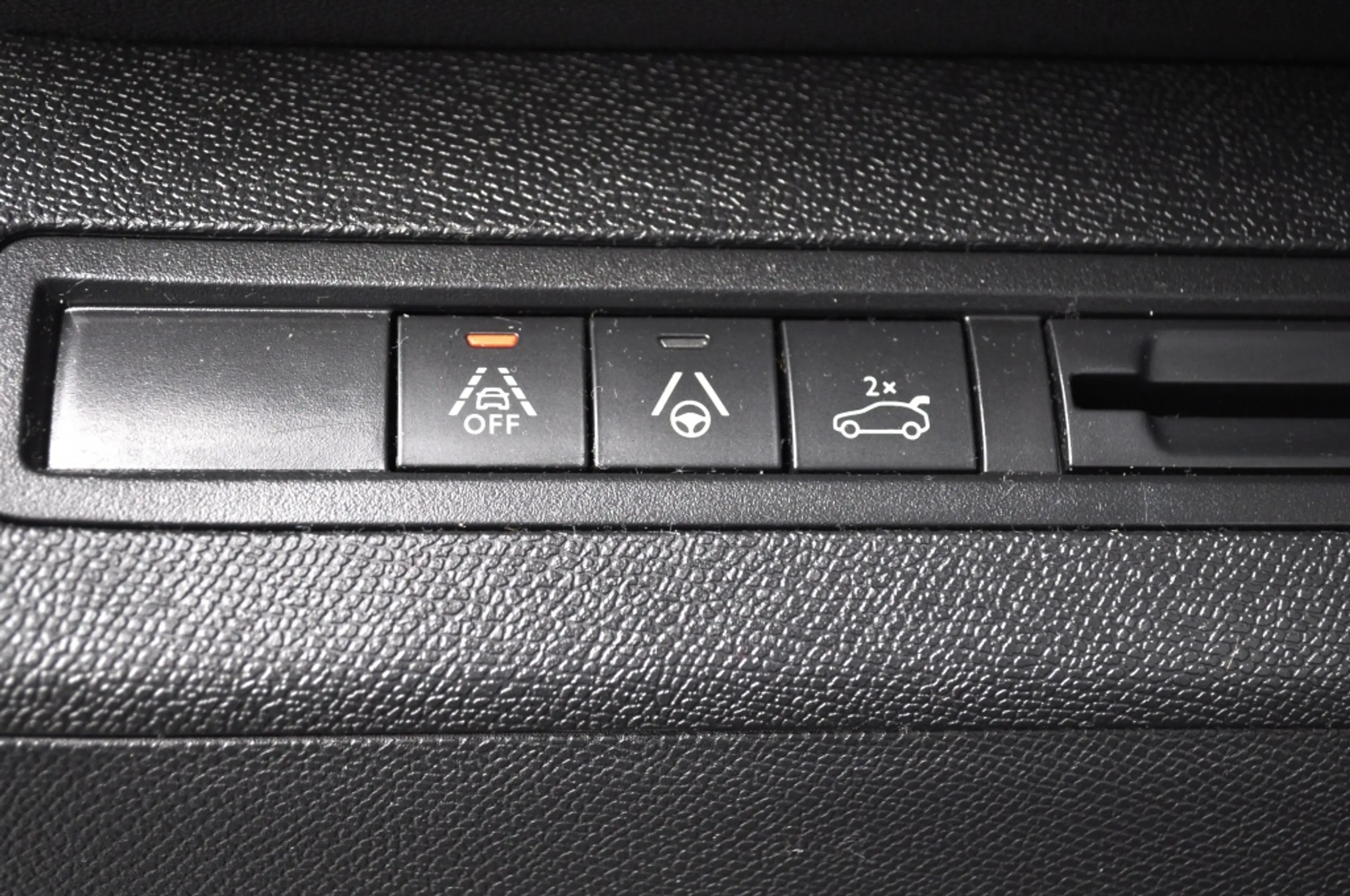 Peugeot 3008 1.2 GT Pano trh Nav adapcrc Cam — photo 13