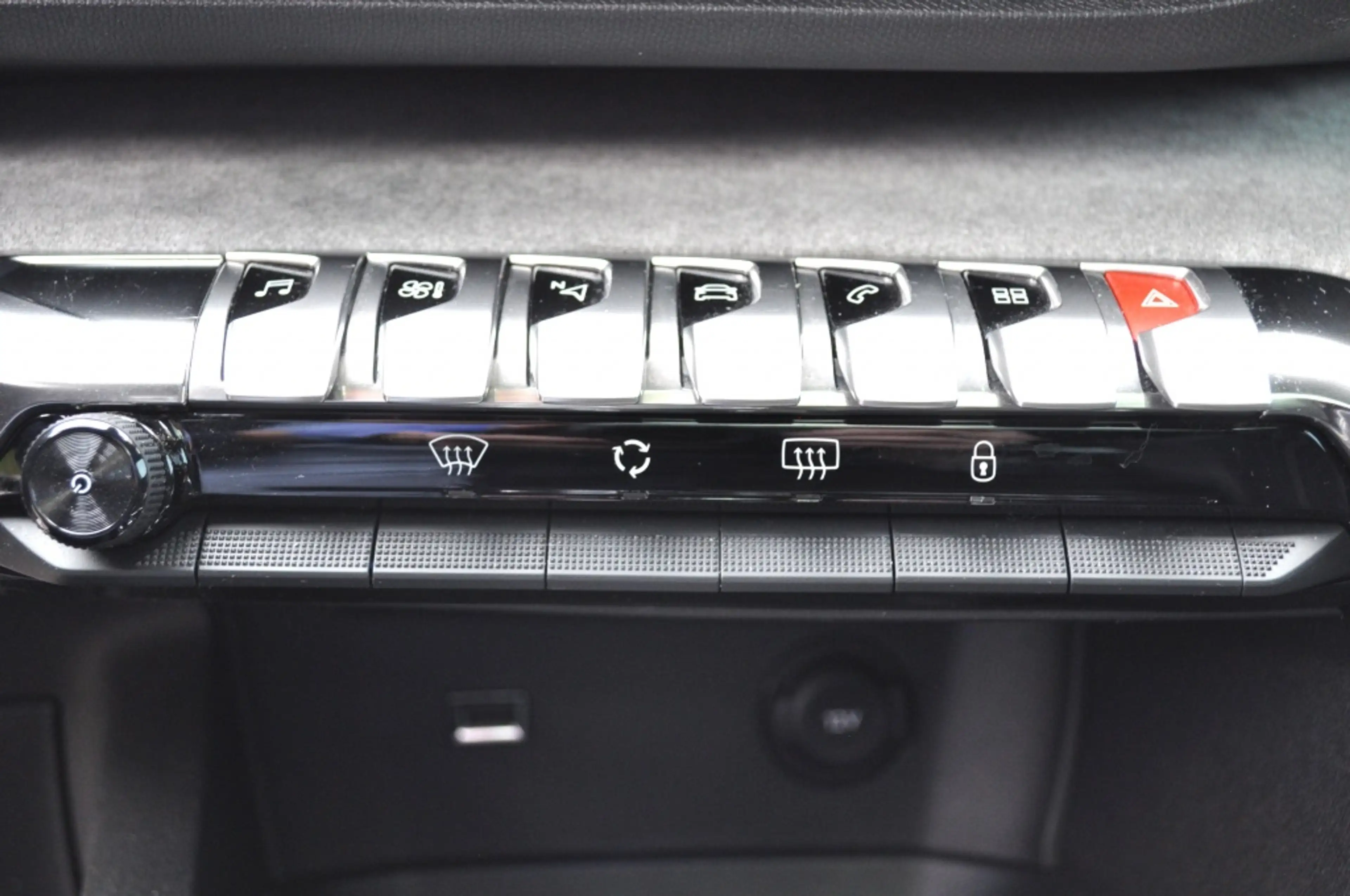 Peugeot 3008 1.2 GT Pano trh Nav adapcrc Cam — photo 19