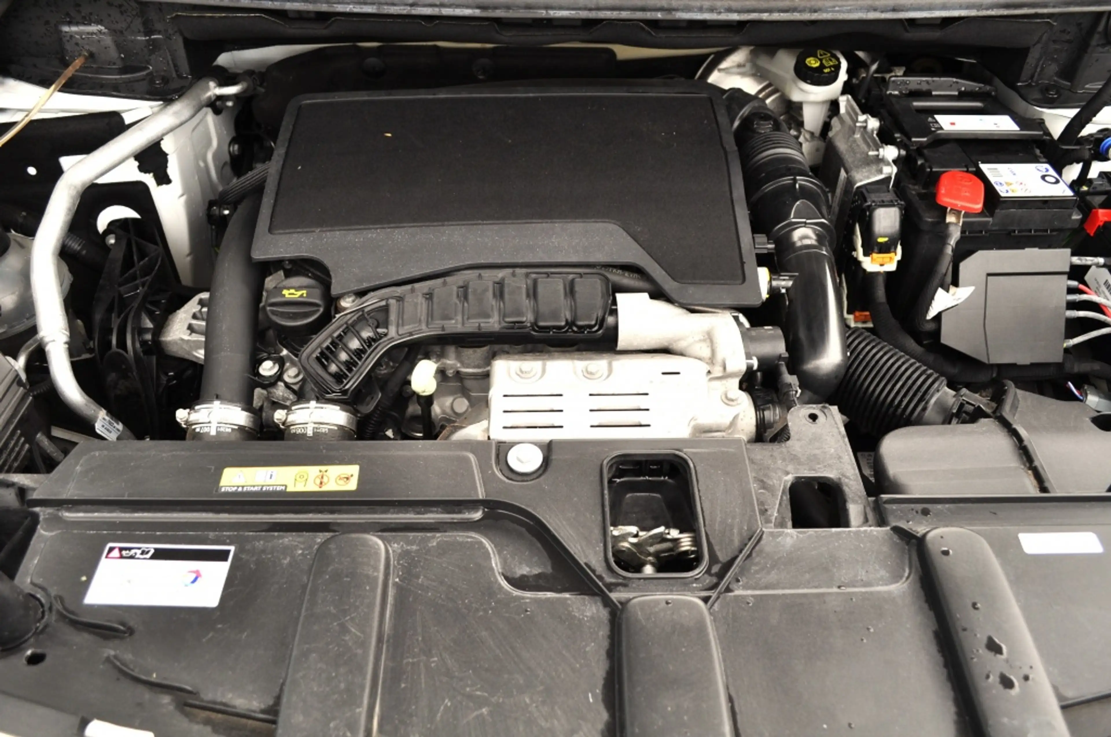 Peugeot 3008 1.2 GT Pano trh Nav adapcrc Cam — photo 22