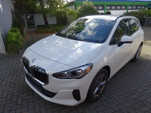 BMW 220 220 i Active Tourer, Steptronic, AHK schwenkbar, Sitzhz., PDC + Kamera,  LED, Klimaautom., Automatische Heckklappe