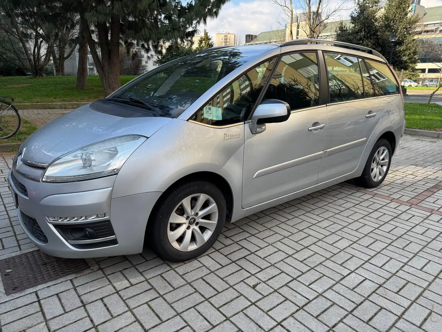 Citroen Grand C4 Picasso C4 Grand Picasso 1.6 e-hdi Business 110cv cmp6 Plateado - 2