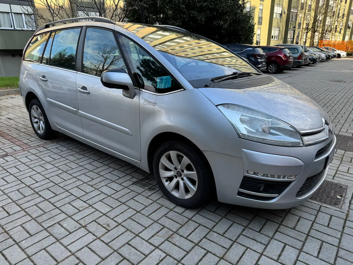 Citroen Grand C4 Picasso C4 Grand Picasso 1.6 e-hdi Business 110cv cmp6 Plateado - 1