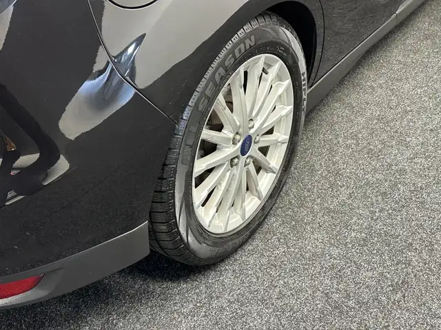 Ford C-Max view 12