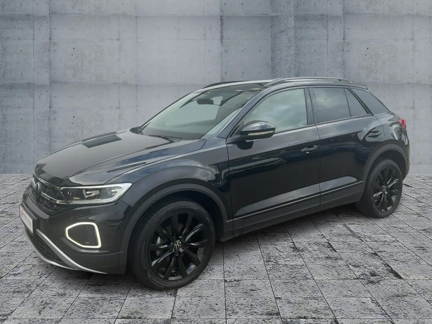 Volkswagen T-Roc 1.5 TSI STYLE LED+NAVI+ACC+APP+SHZ+RFK+18" Zwart - 2
