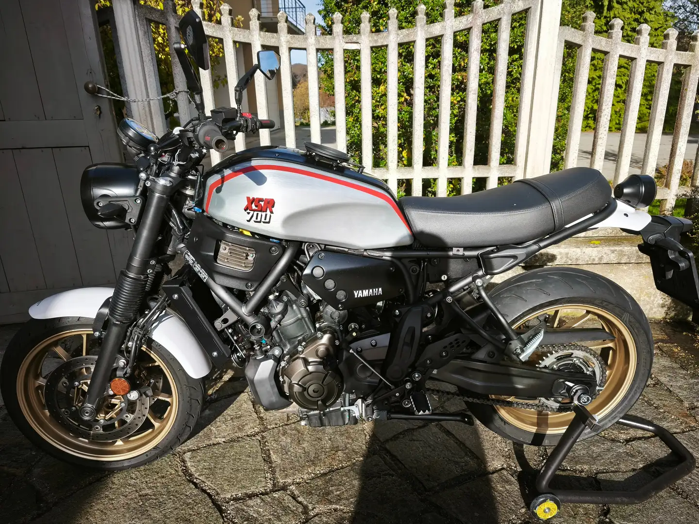 Yamaha XSR 700 X tribute Argent - 1