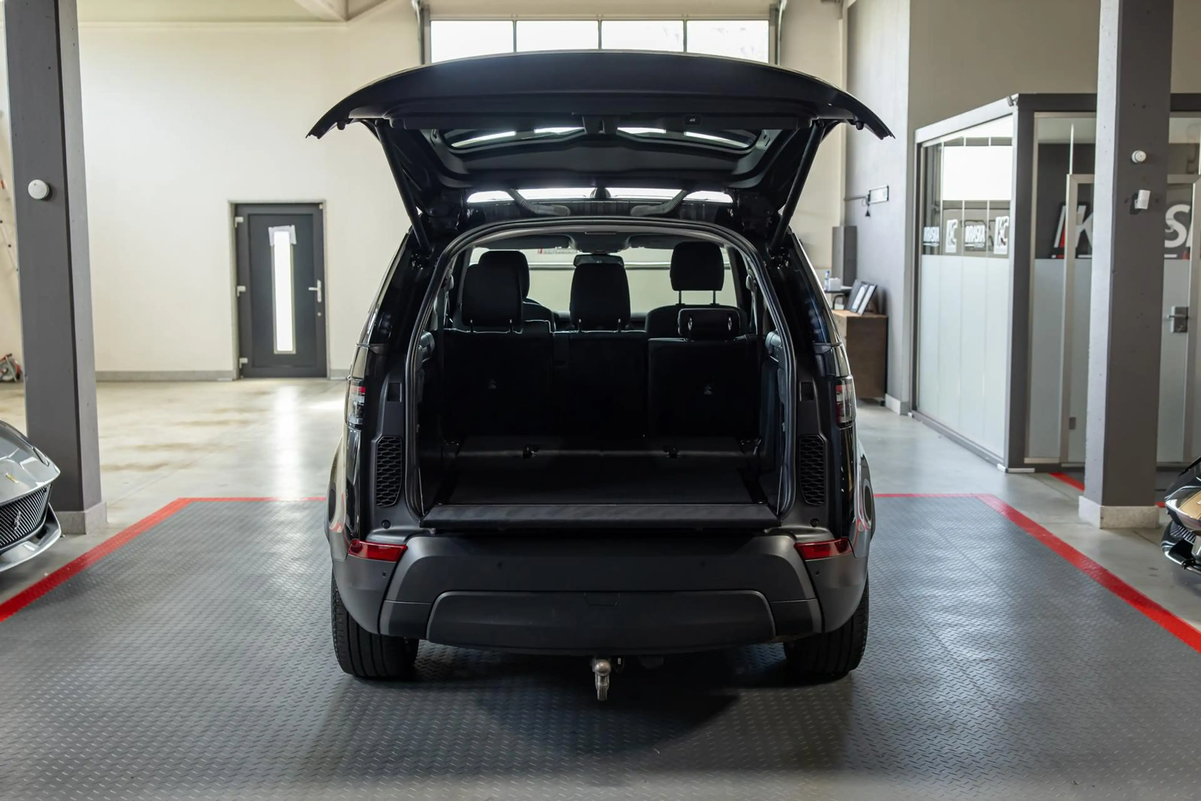 Land Rover Discovery 2.0 SD4 AWD SOUND AHK 4xSHZ 7-SITZER — photo 14