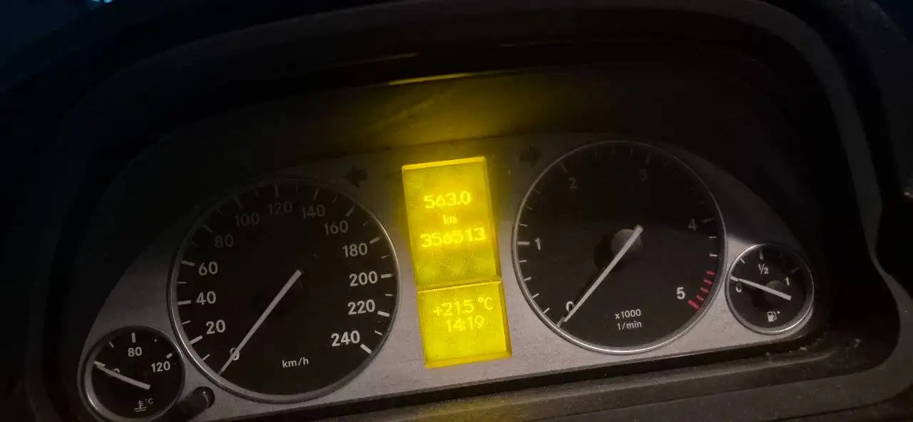 Mercedes-Benz B 180
