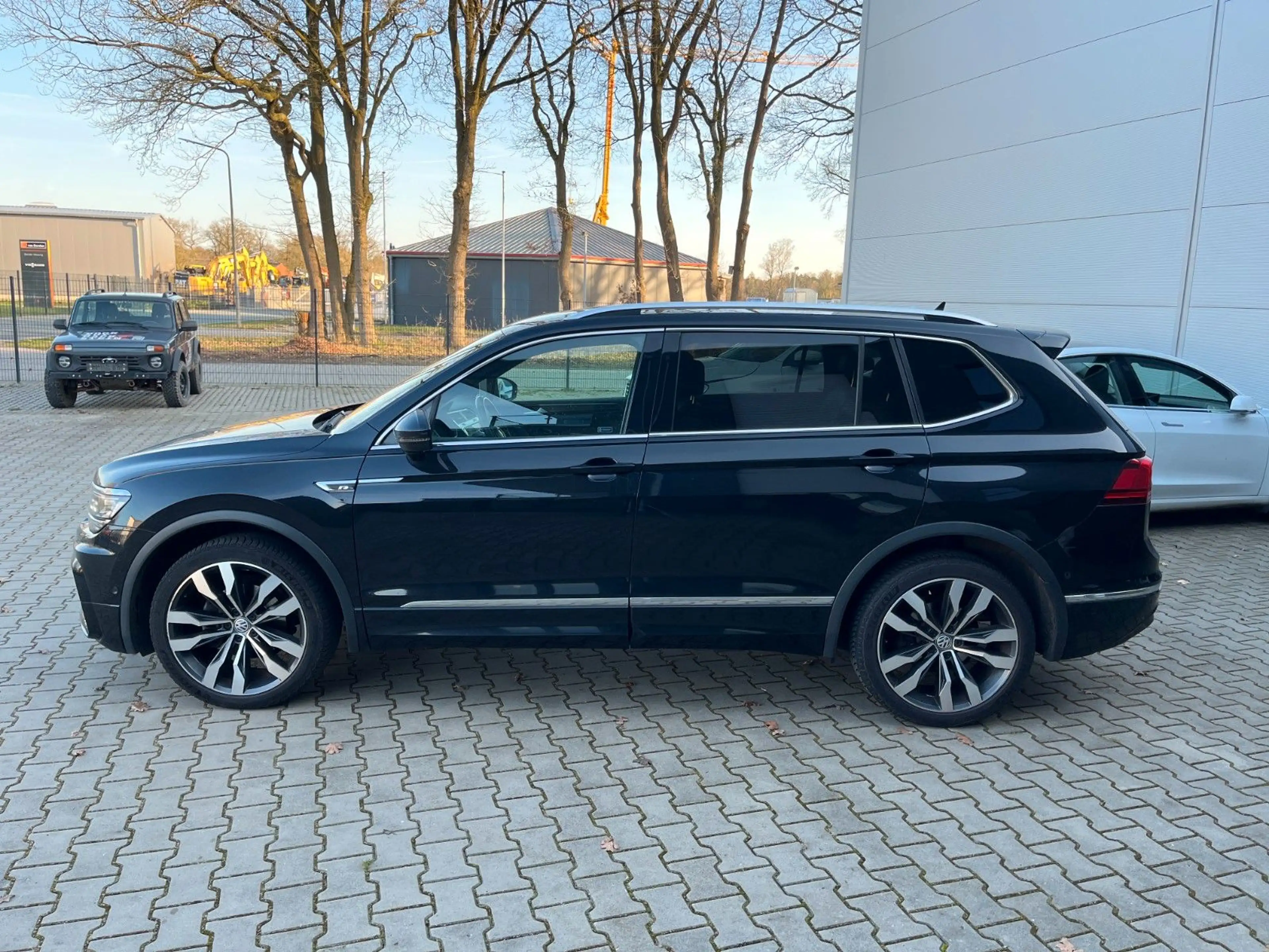 Volkswagen Tiguan Allspace Tiguan Highline R Line/Led/Led/Navi/eSitz/20Zoll — photo 3