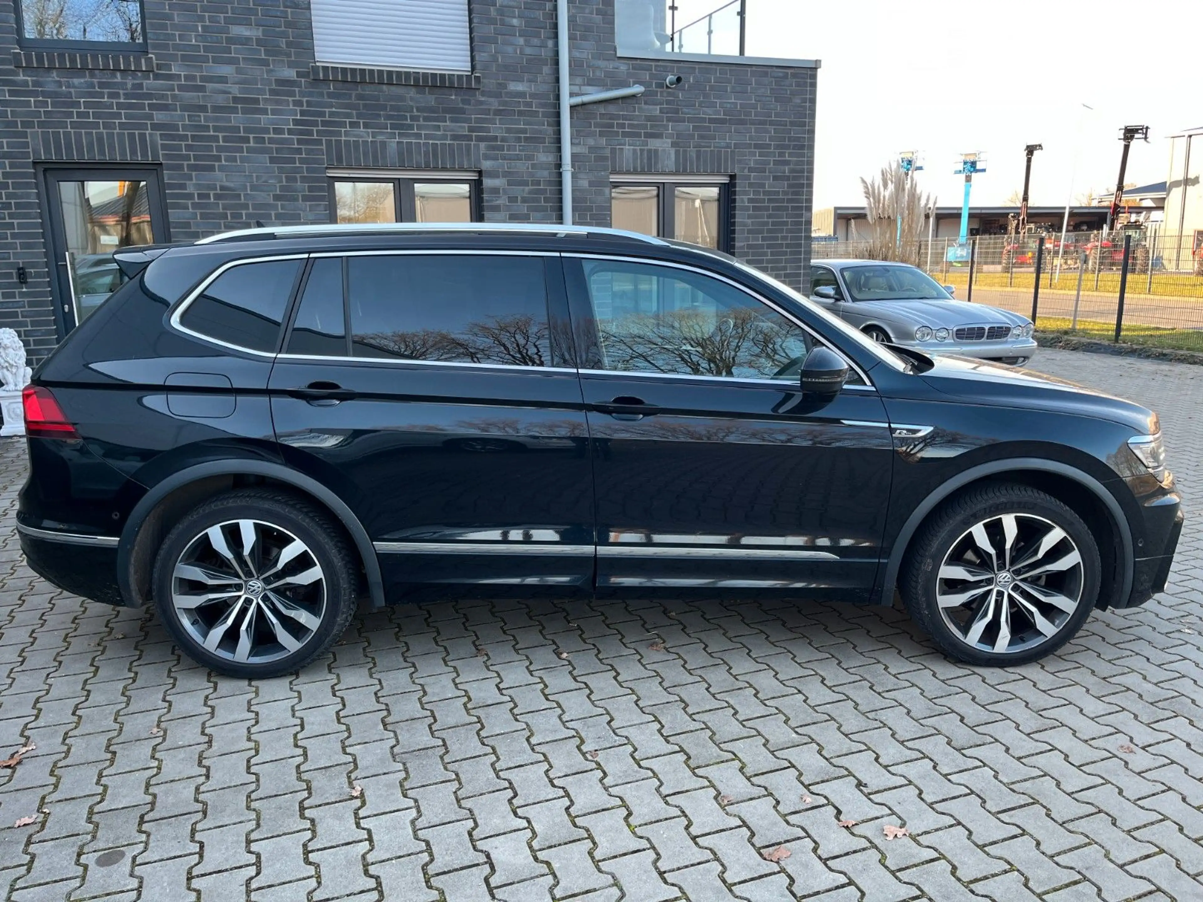 Volkswagen Tiguan Allspace Tiguan Highline R Line/Led/Led/Navi/eSitz/20Zoll — photo 4