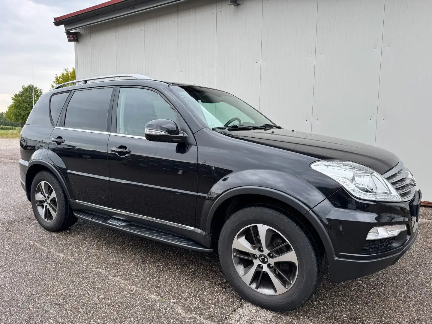 SsangYong Rexton 2.2 TD Classy 4x4 *7-SITZER*AHK*NAVI*LED* Schwarz - 2