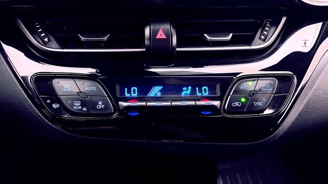 Toyota C-HR fotografie Toyota C-HR