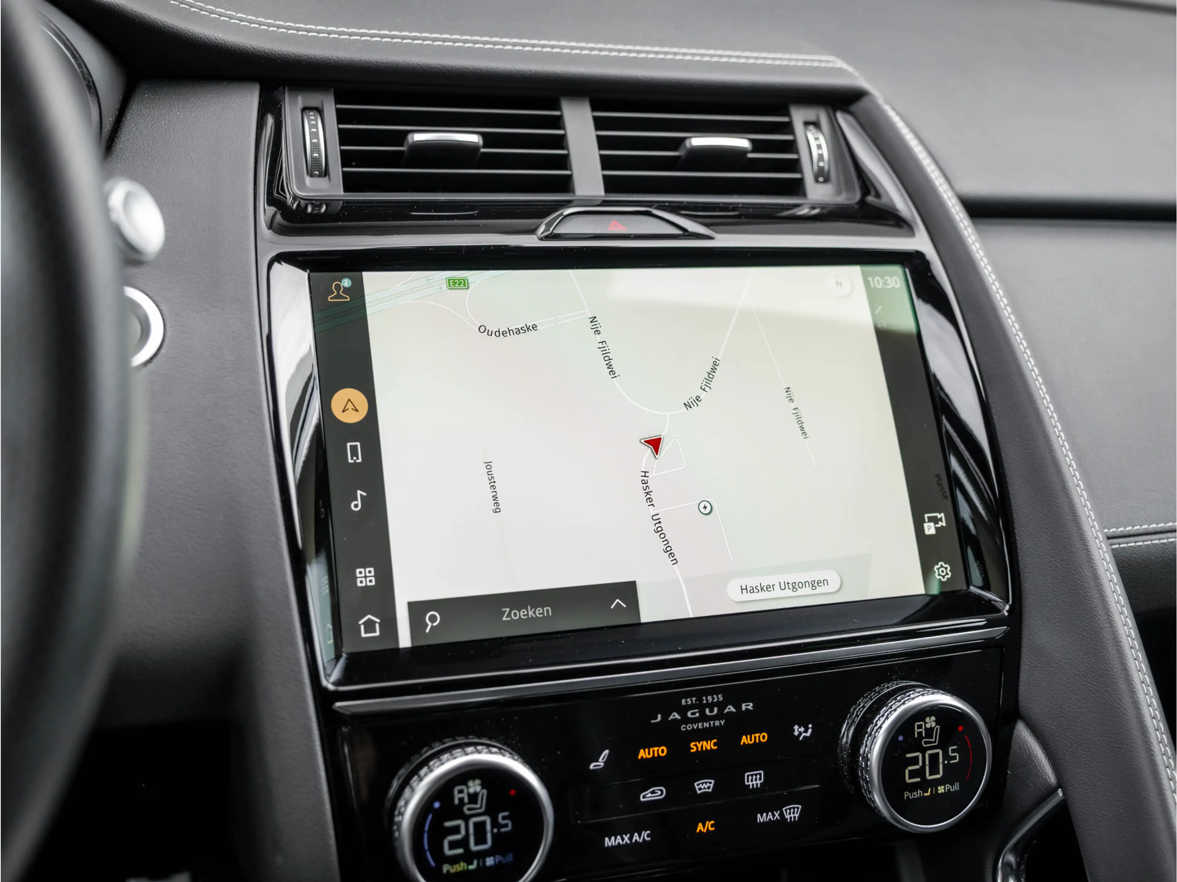 Jaguar E-Pace 1.5 P300e AWD R-Dynamic HSE | Black Pack | Adaptiv — photo 16