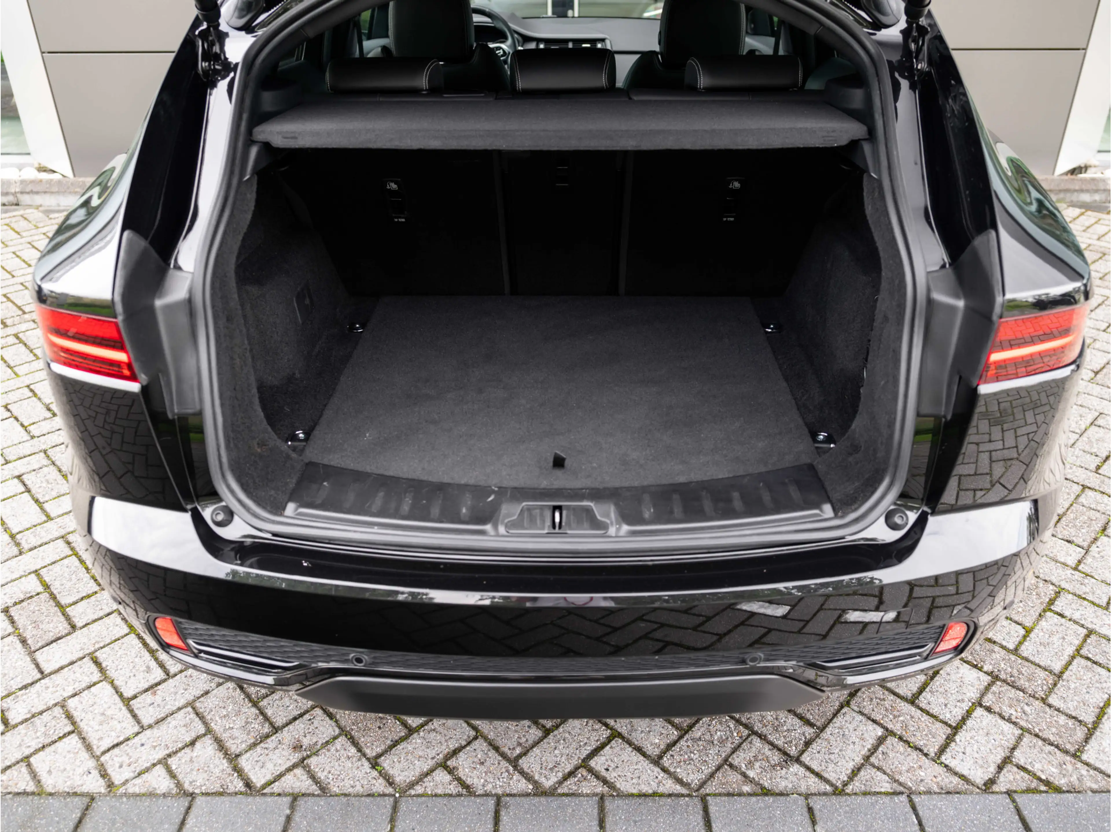 Jaguar E-Pace 1.5 P300e AWD R-Dynamic HSE | Black Pack | Adaptiv — photo 30