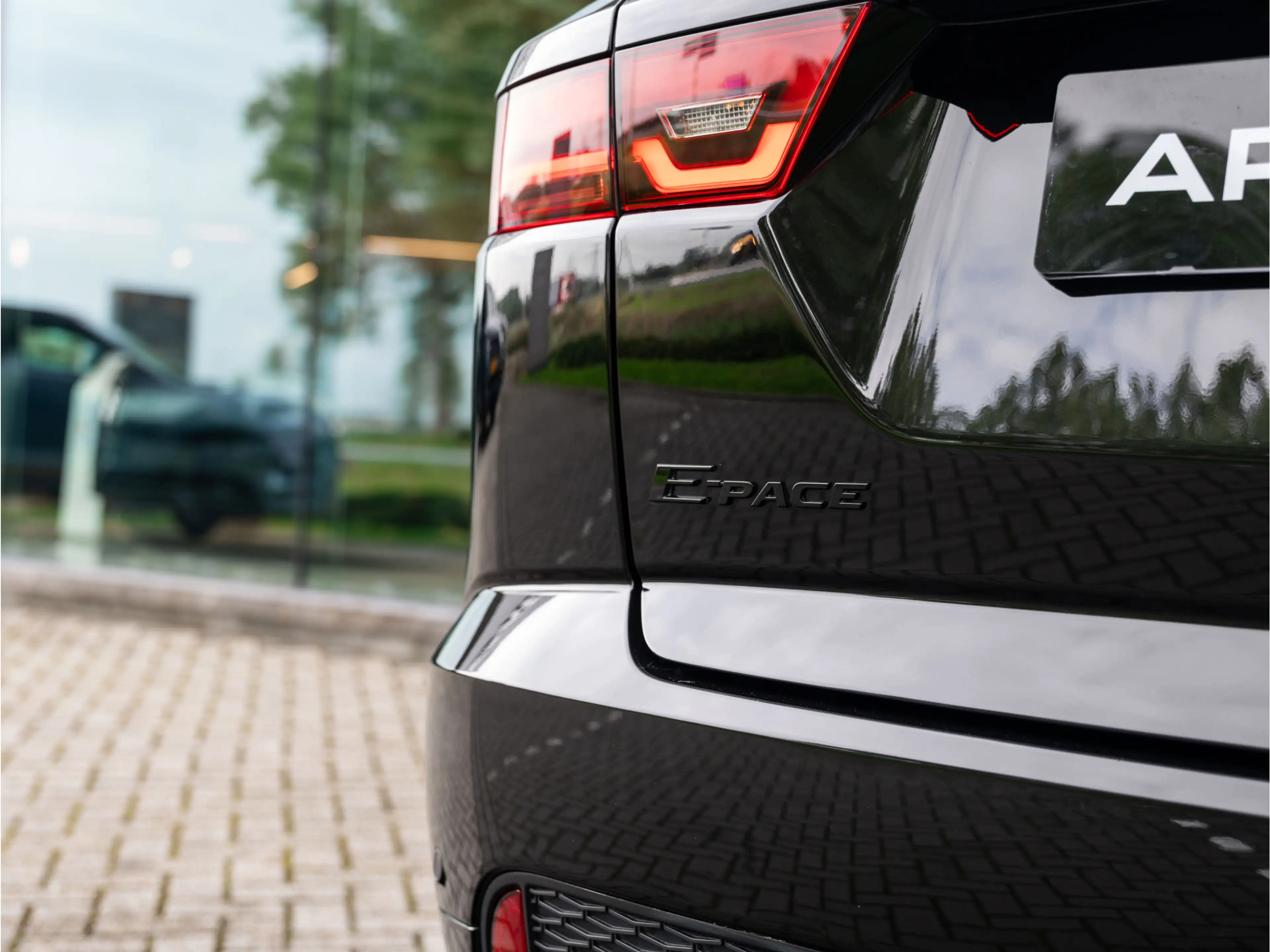 Jaguar E-Pace 1.5 P300e AWD R-Dynamic HSE | Black Pack | Adaptiv — photo 29