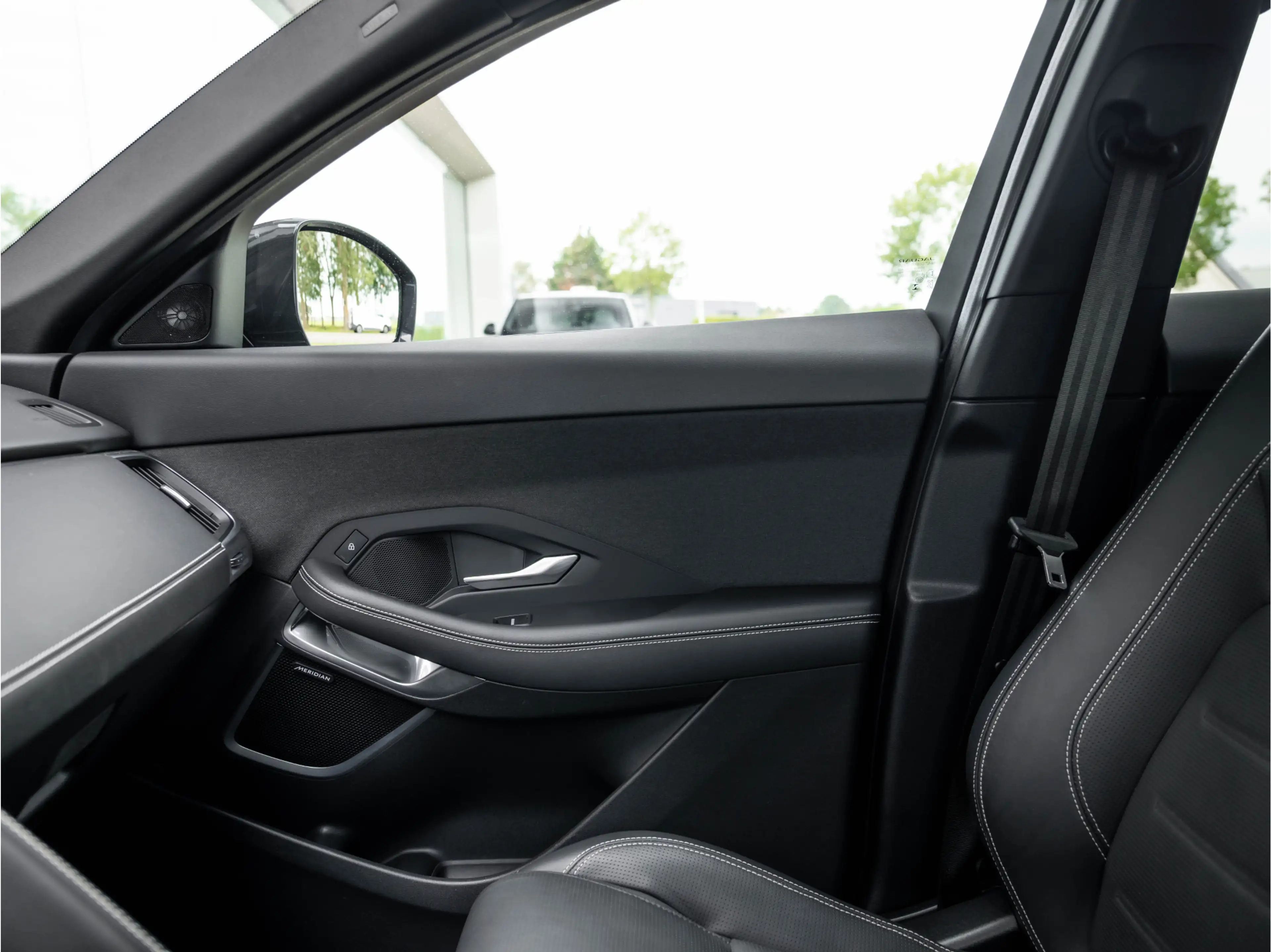 Jaguar E-Pace 1.5 P300e AWD R-Dynamic HSE | Black Pack | Adaptiv — photo 42