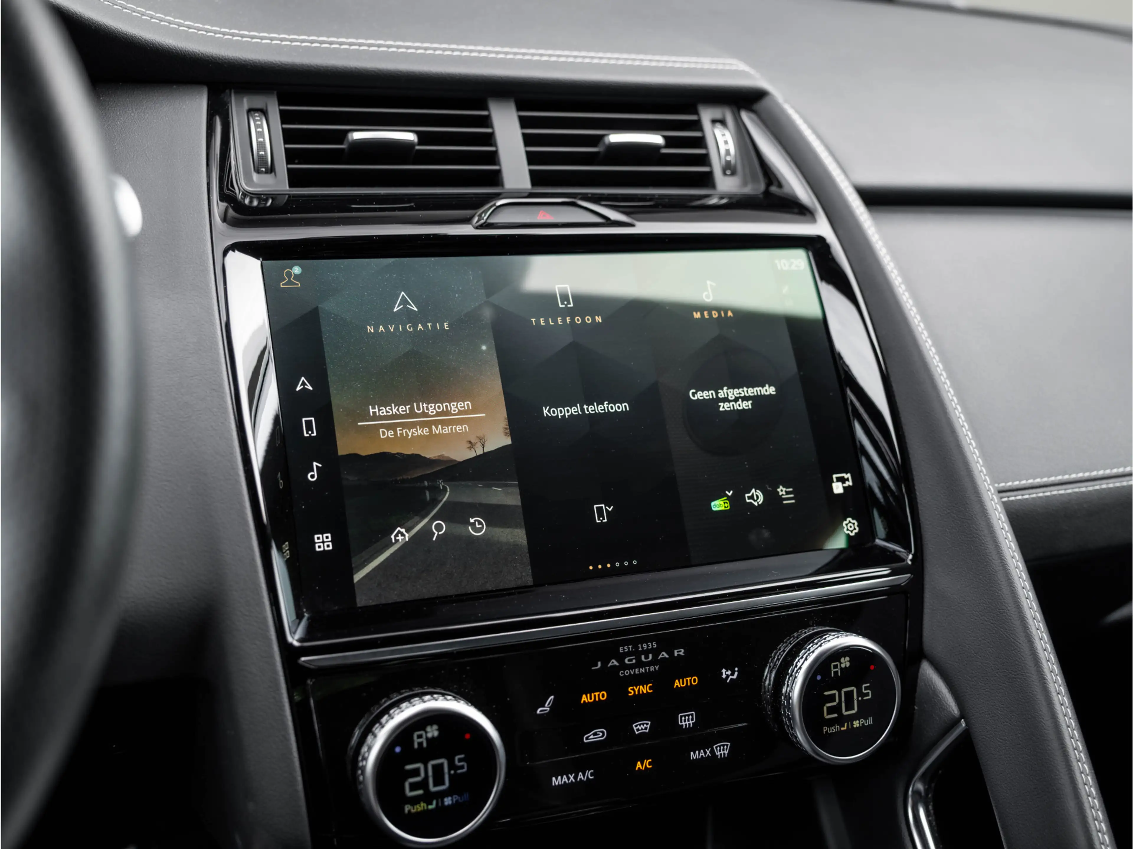 Jaguar E-Pace 1.5 P300e AWD R-Dynamic HSE | Black Pack | Adaptiv — photo 12