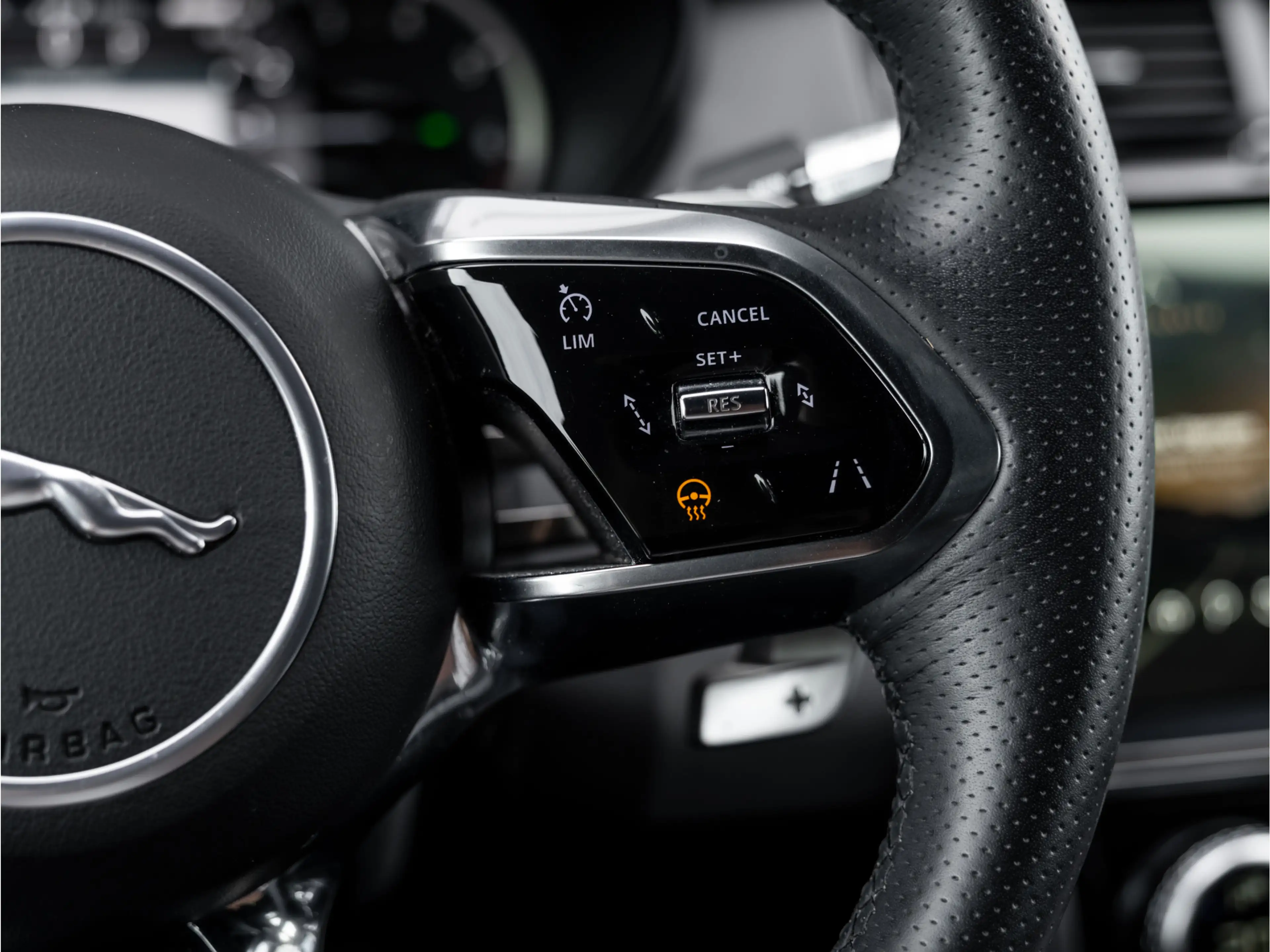 Jaguar E-Pace 1.5 P300e AWD R-Dynamic HSE | Black Pack | Adaptiv — photo 35