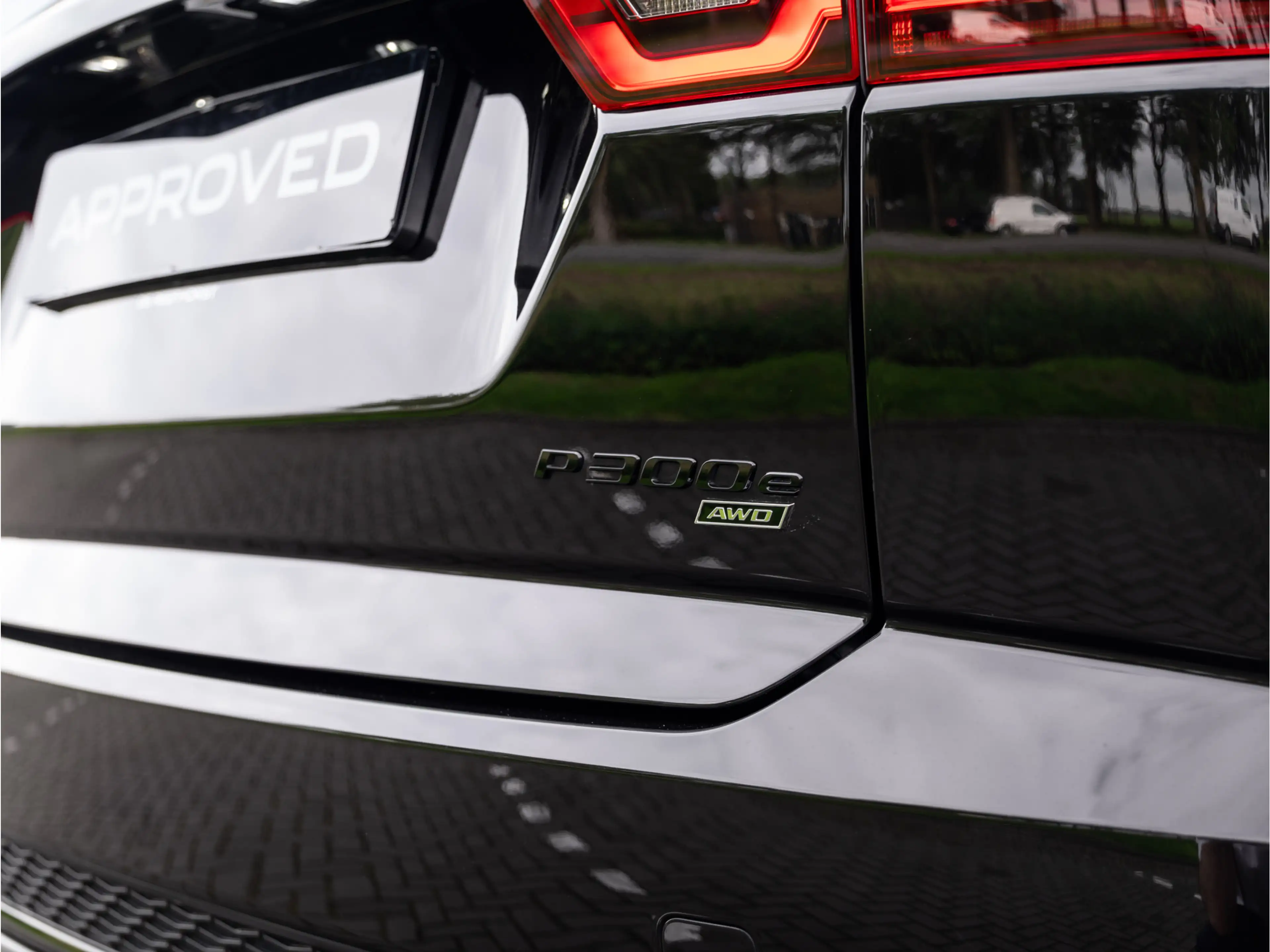 Jaguar E-Pace 1.5 P300e AWD R-Dynamic HSE | Black Pack | Adaptiv — photo 27