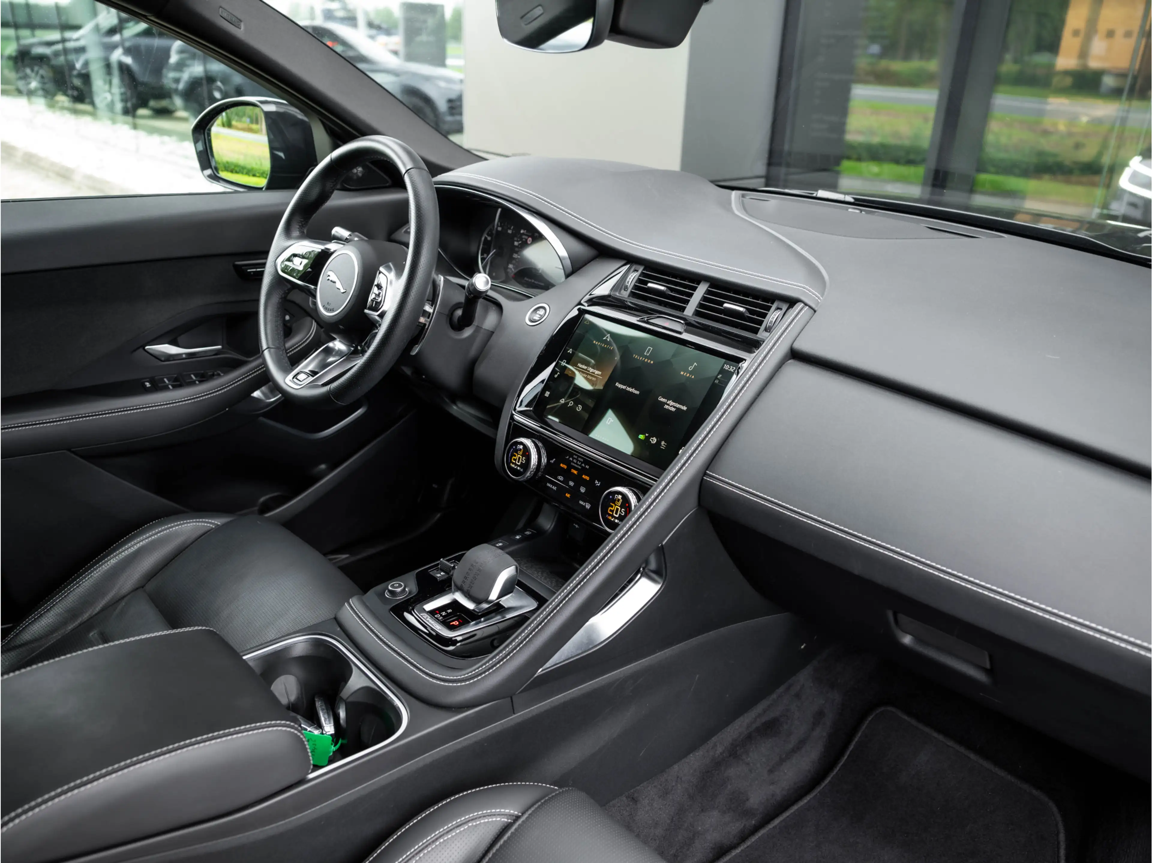 Jaguar E-Pace 1.5 P300e AWD R-Dynamic HSE | Black Pack | Adaptiv — photo 46