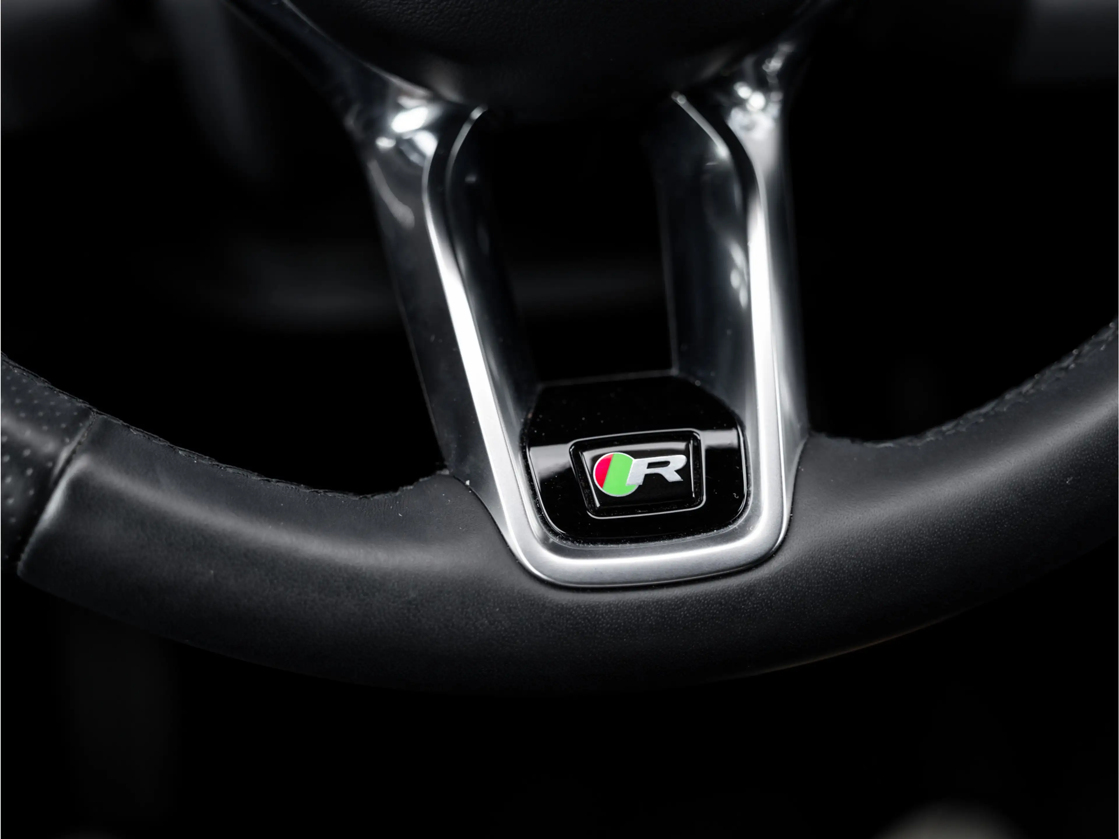 Jaguar E-Pace 1.5 P300e AWD R-Dynamic HSE | Black Pack | Adaptiv — photo 36
