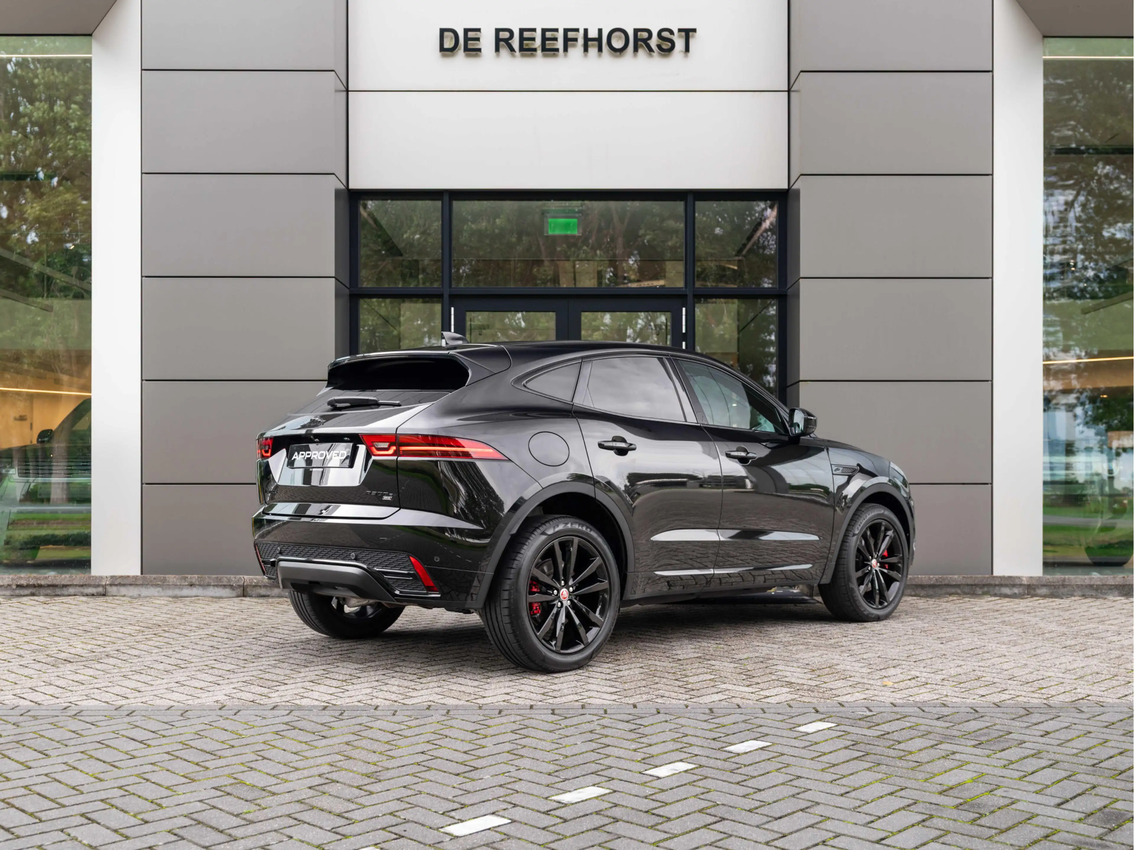Jaguar E-Pace 1.5 P300e AWD R-Dynamic HSE | Black Pack | Adaptiv — photo 2
