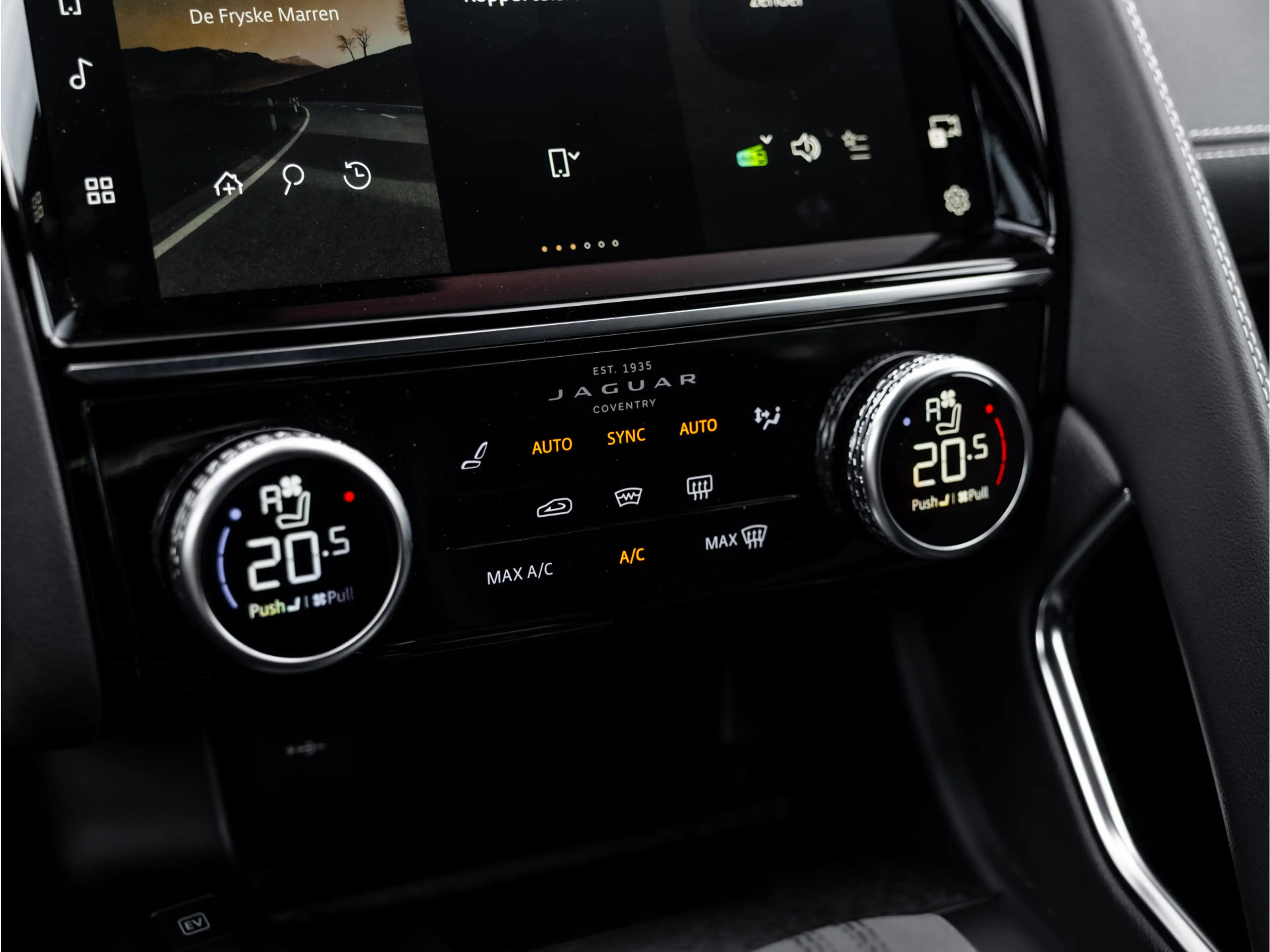 Jaguar E-Pace 1.5 P300e AWD R-Dynamic HSE | Black Pack | Adaptiv — photo 38