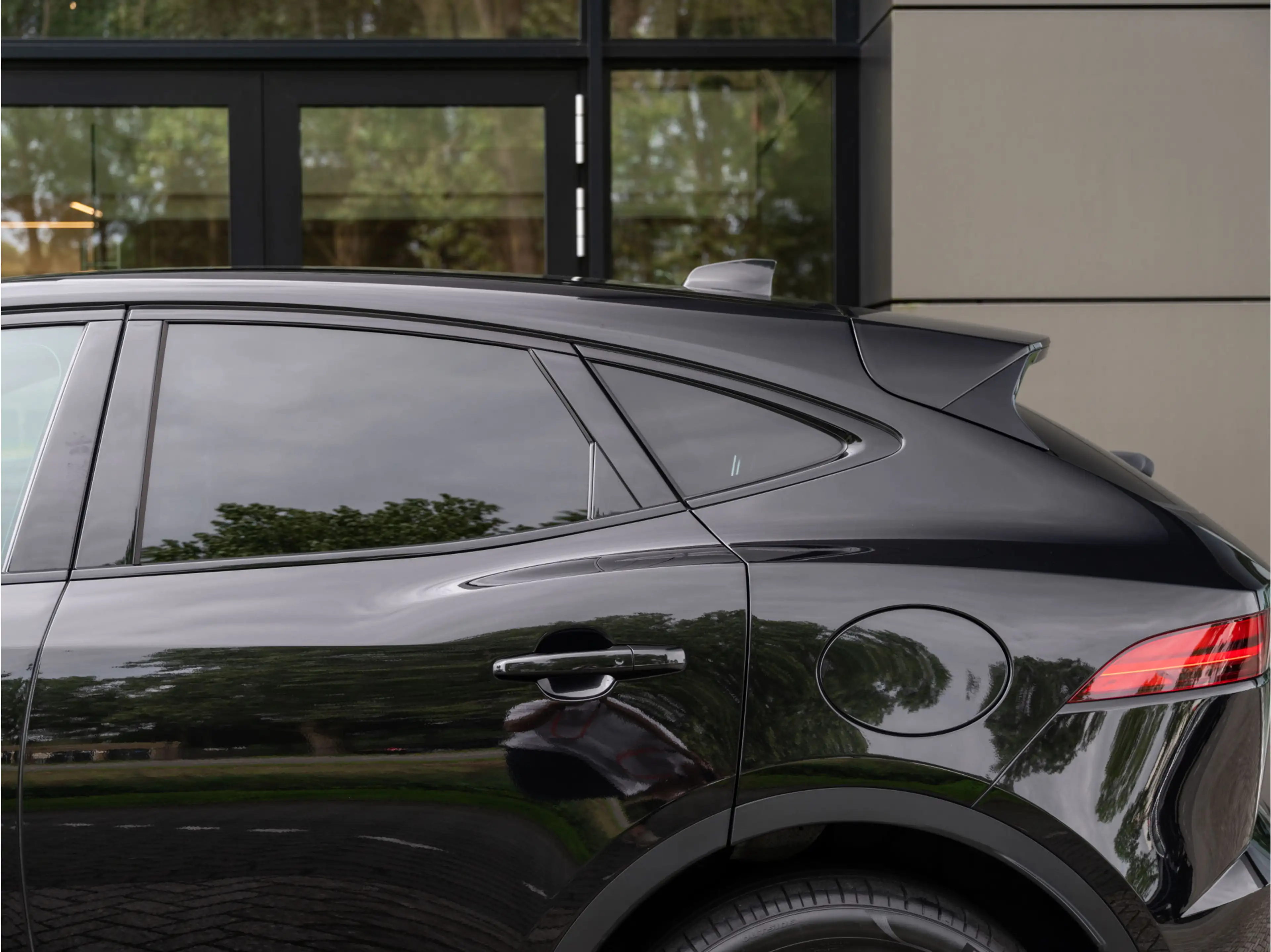 Jaguar E-Pace 1.5 P300e AWD R-Dynamic HSE | Black Pack | Adaptiv — photo 23