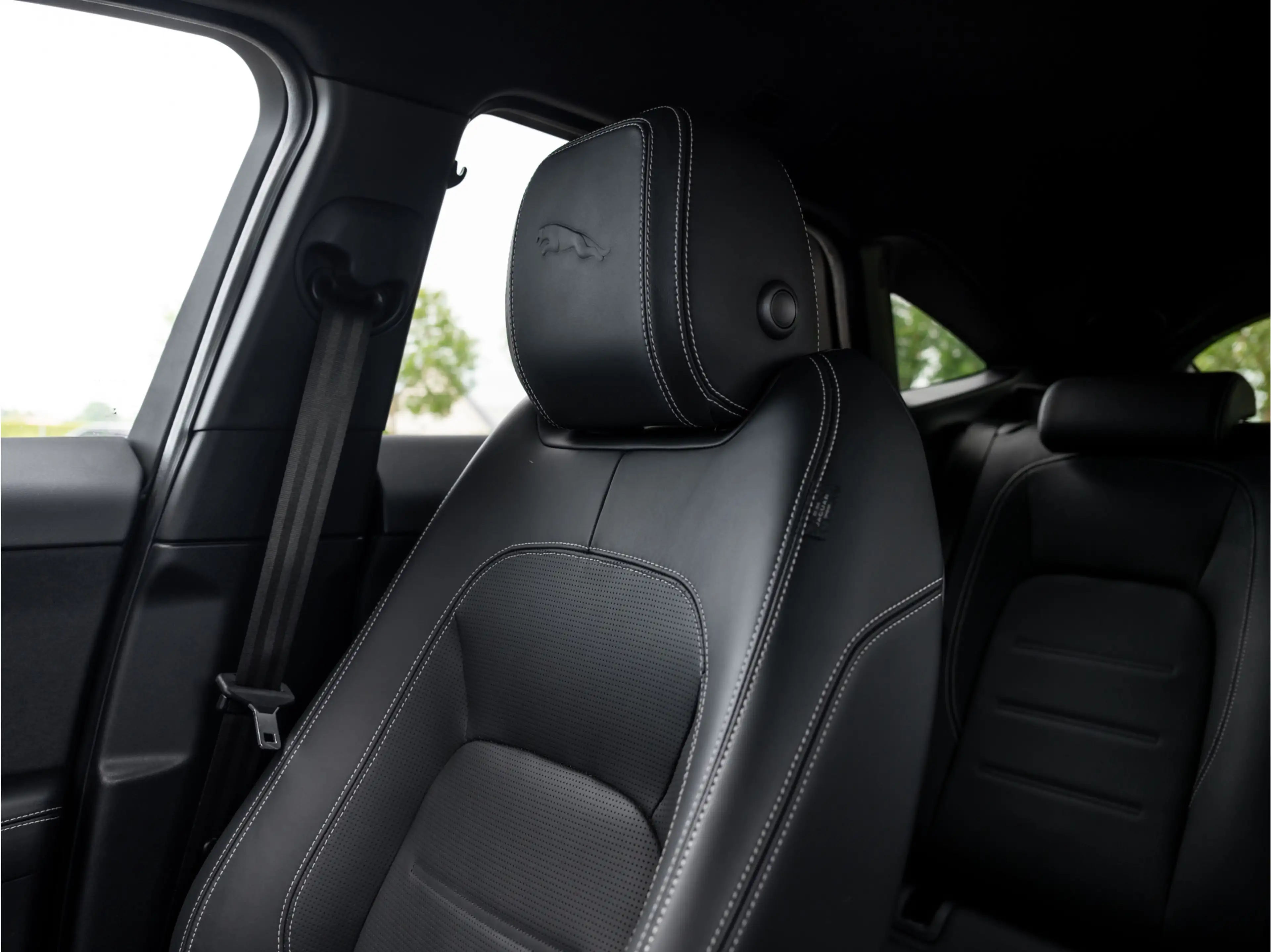 Jaguar E-Pace 1.5 P300e AWD R-Dynamic HSE | Black Pack | Adaptiv — photo 43