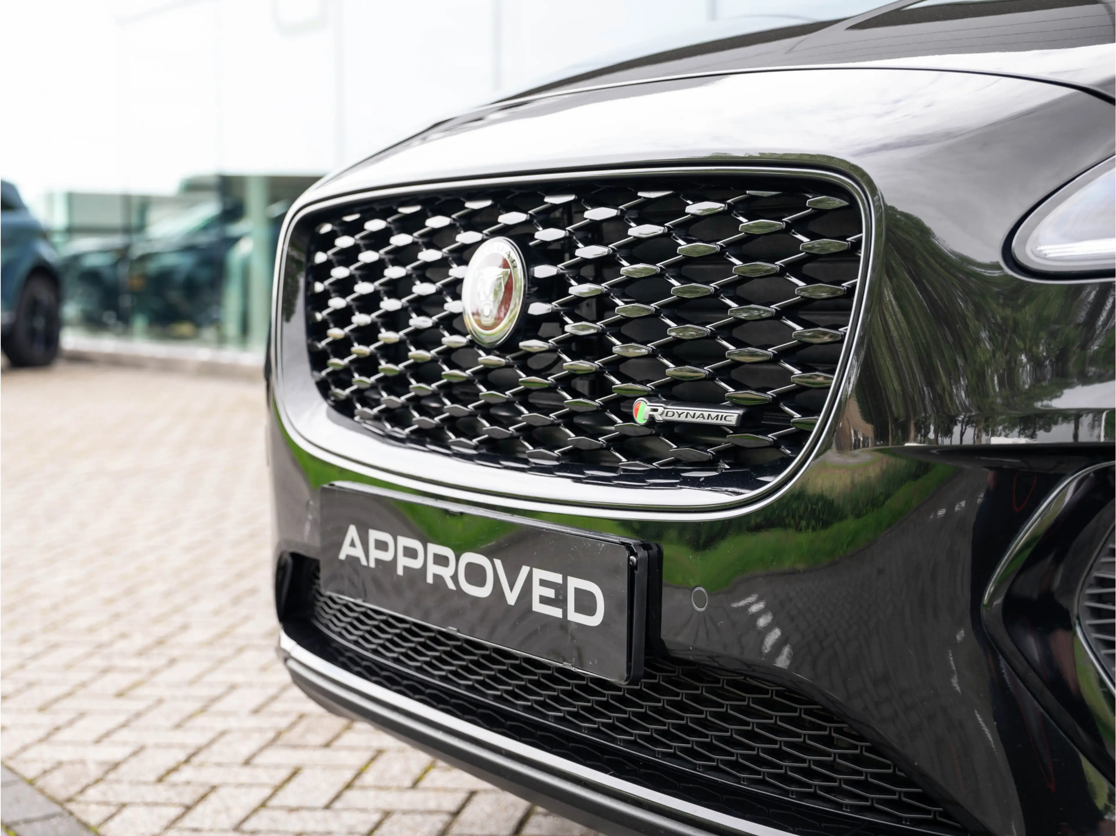 Jaguar E-Pace 1.5 P300e AWD R-Dynamic HSE | Black Pack | Adaptiv — photo 22