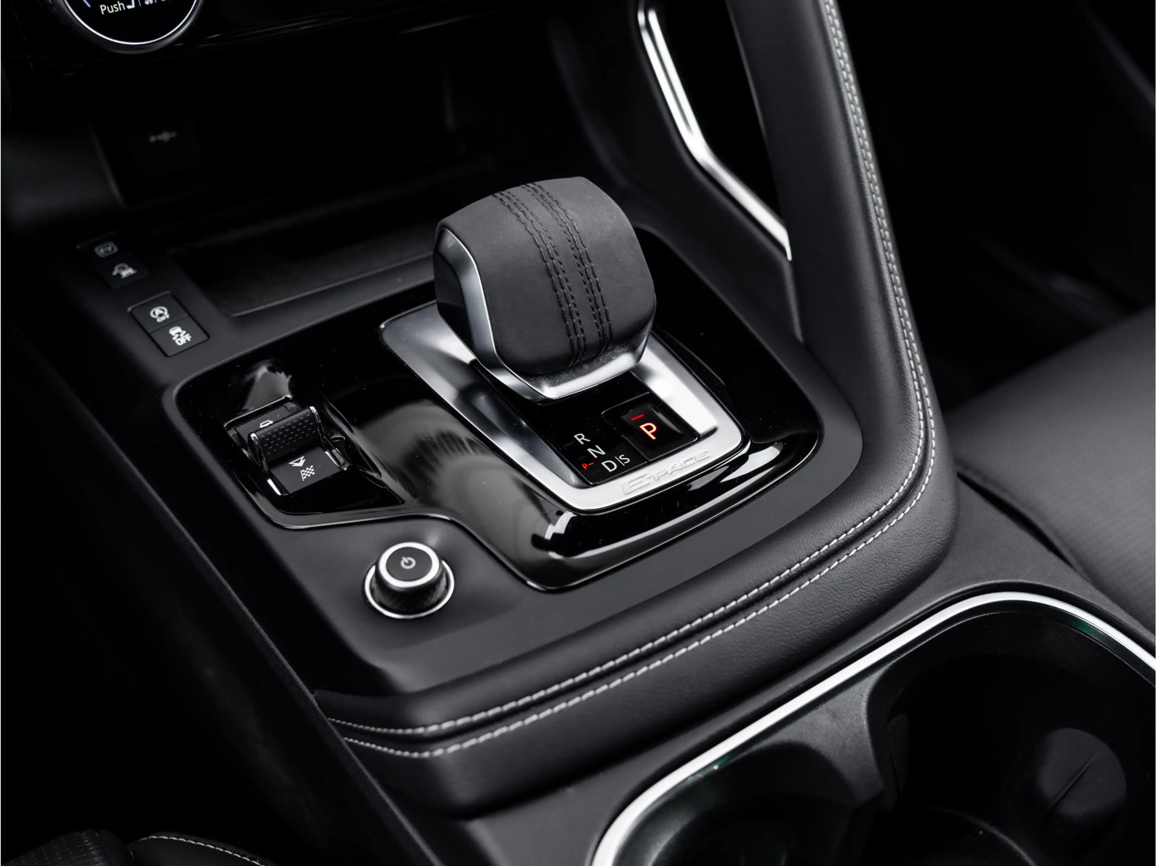 Jaguar E-Pace 1.5 P300e AWD R-Dynamic HSE | Black Pack | Adaptiv — photo 40