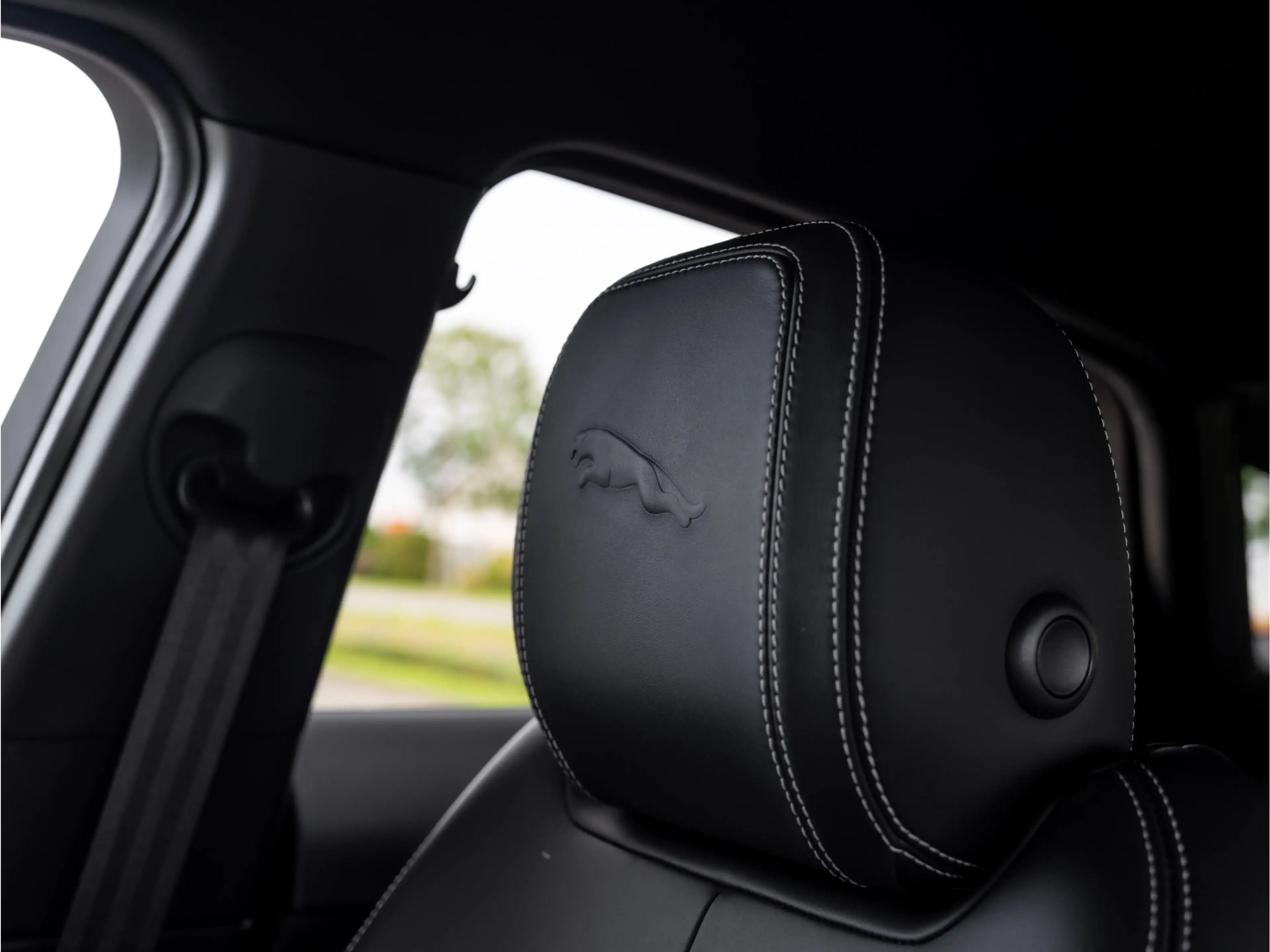 Jaguar E-Pace 1.5 P300e AWD R-Dynamic HSE | Black Pack | Adaptiv — photo 44