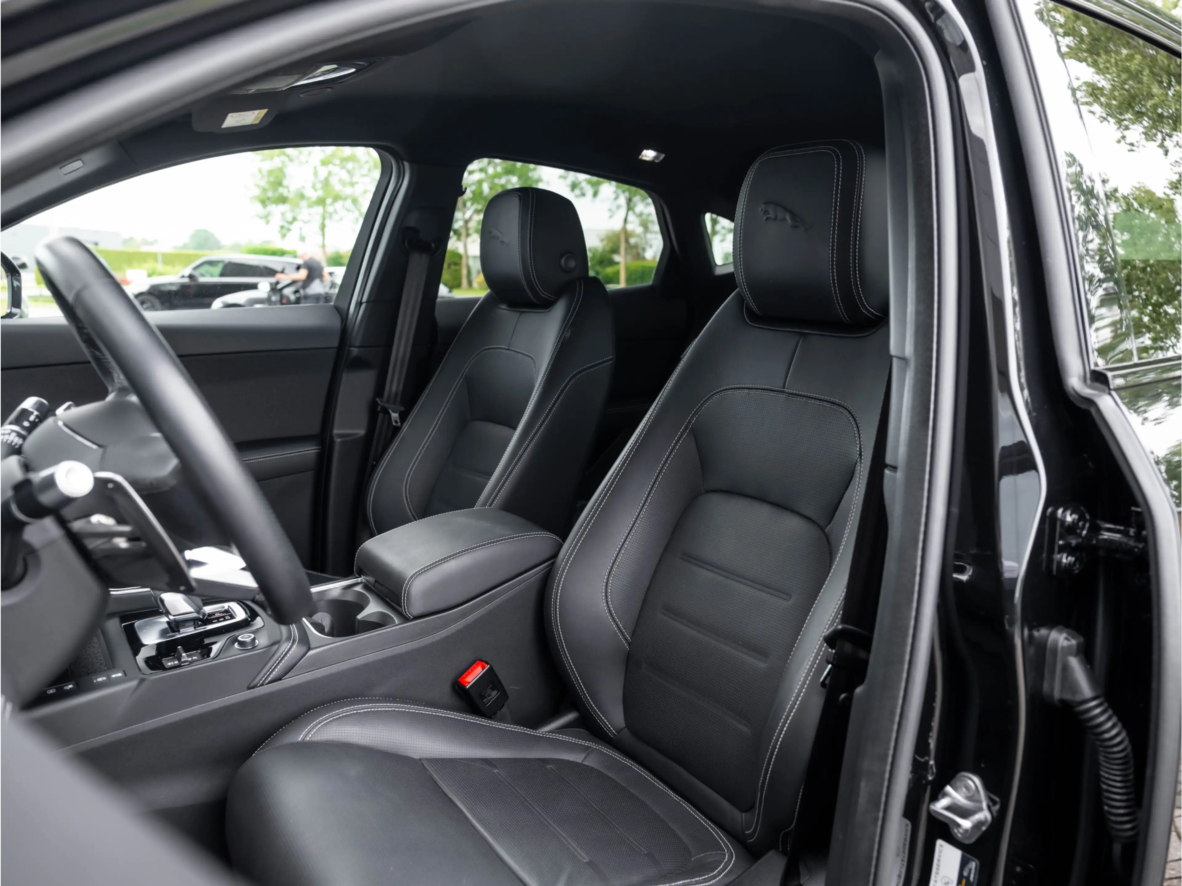Jaguar E-Pace 1.5 P300e AWD R-Dynamic HSE | Black Pack | Adaptiv — photo 4