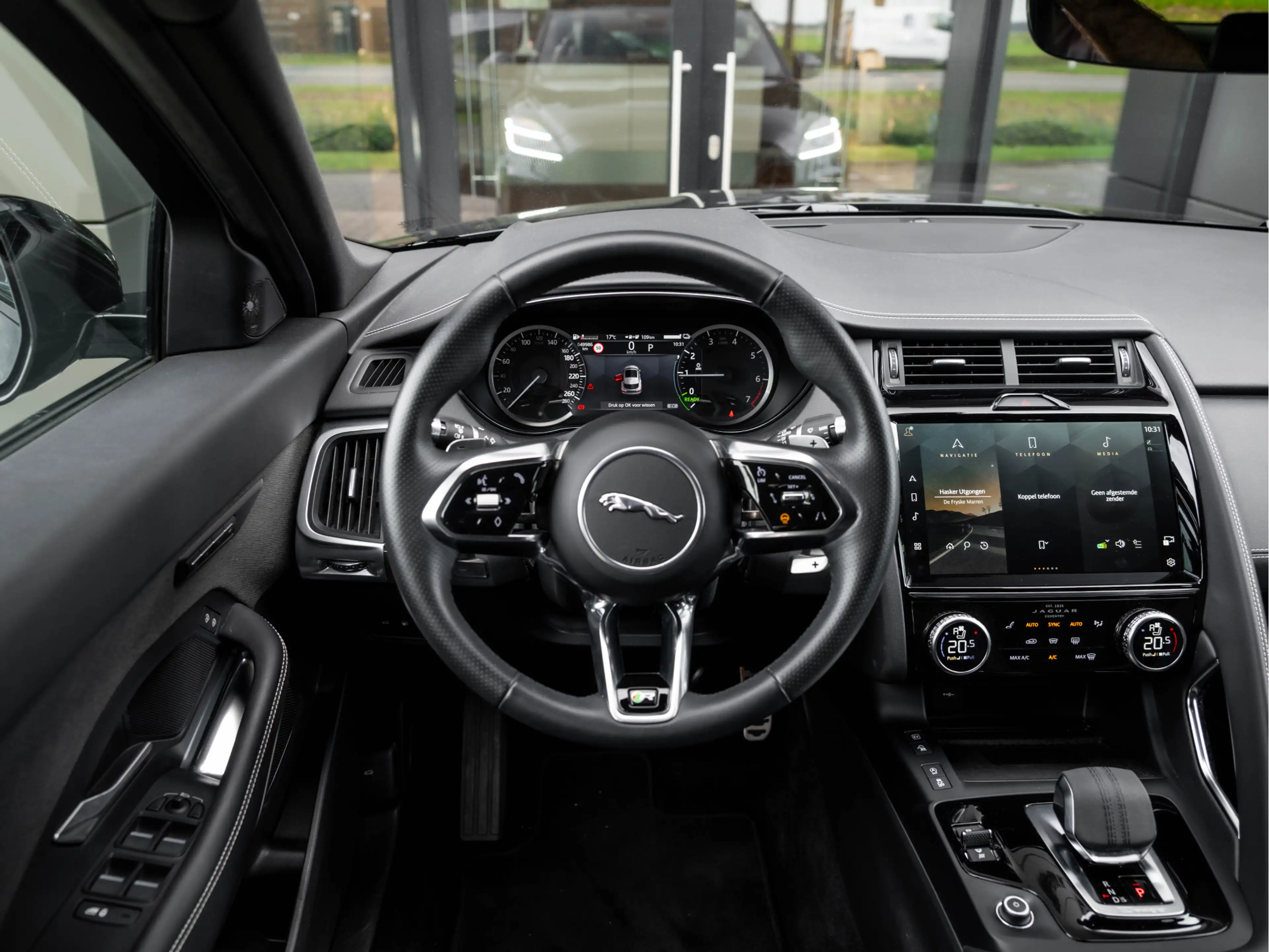 Jaguar E-Pace 1.5 P300e AWD R-Dynamic HSE | Black Pack | Adaptiv — photo 11