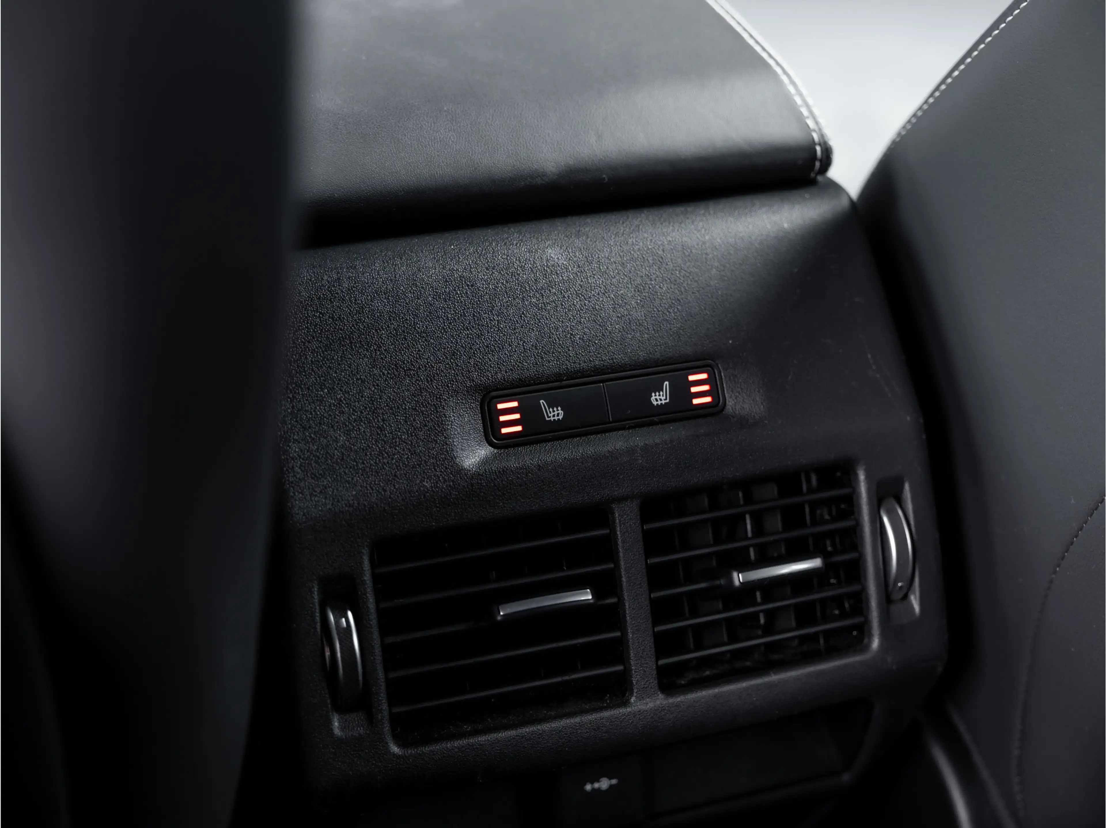 Jaguar E-Pace 1.5 P300e AWD R-Dynamic HSE | Black Pack | Adaptiv — photo 45