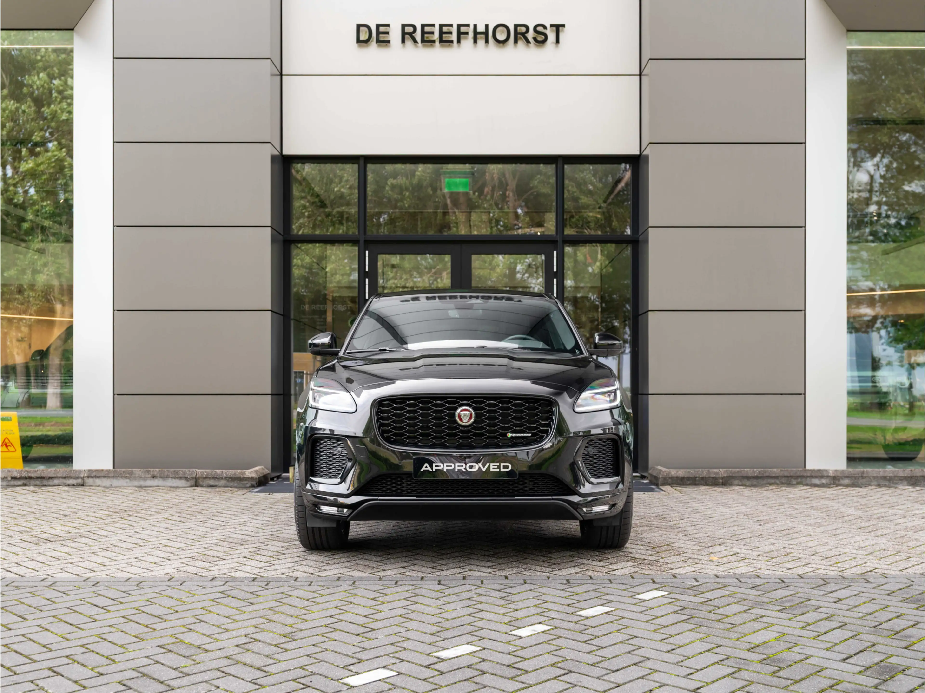 Jaguar E-Pace 1.5 P300e AWD R-Dynamic HSE | Black Pack | Adaptiv — photo 6