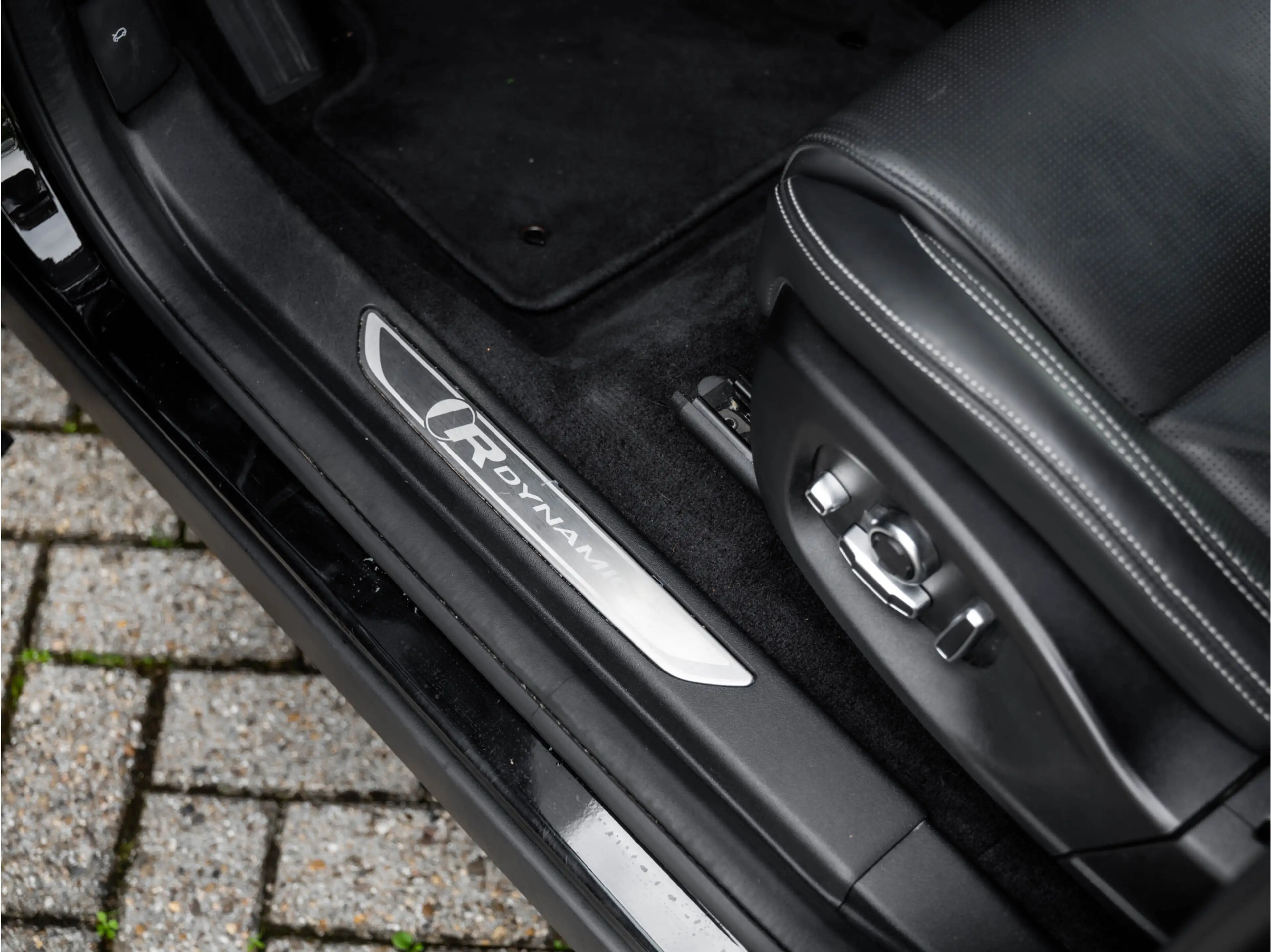 Jaguar E-Pace 1.5 P300e AWD R-Dynamic HSE | Black Pack | Adaptiv — photo 32