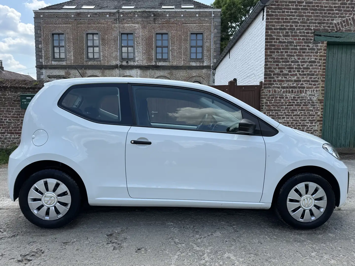 Volkswagen up! 1.0i (EU6.2) * ONLY 2.800 KM** Wit - 2
