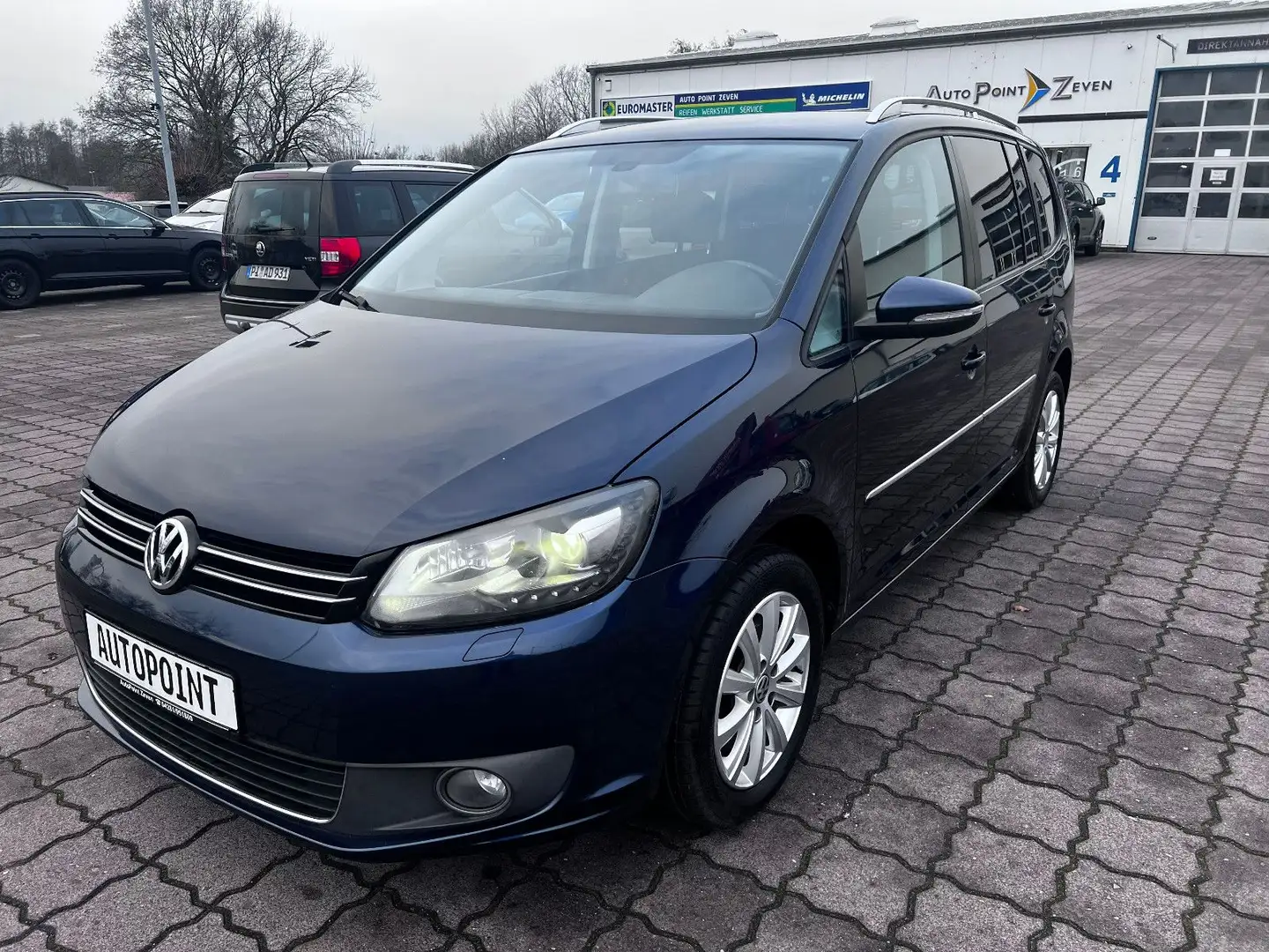 Volkswagen Touran 2.0 TDI Highline BMT Bleu - 1
