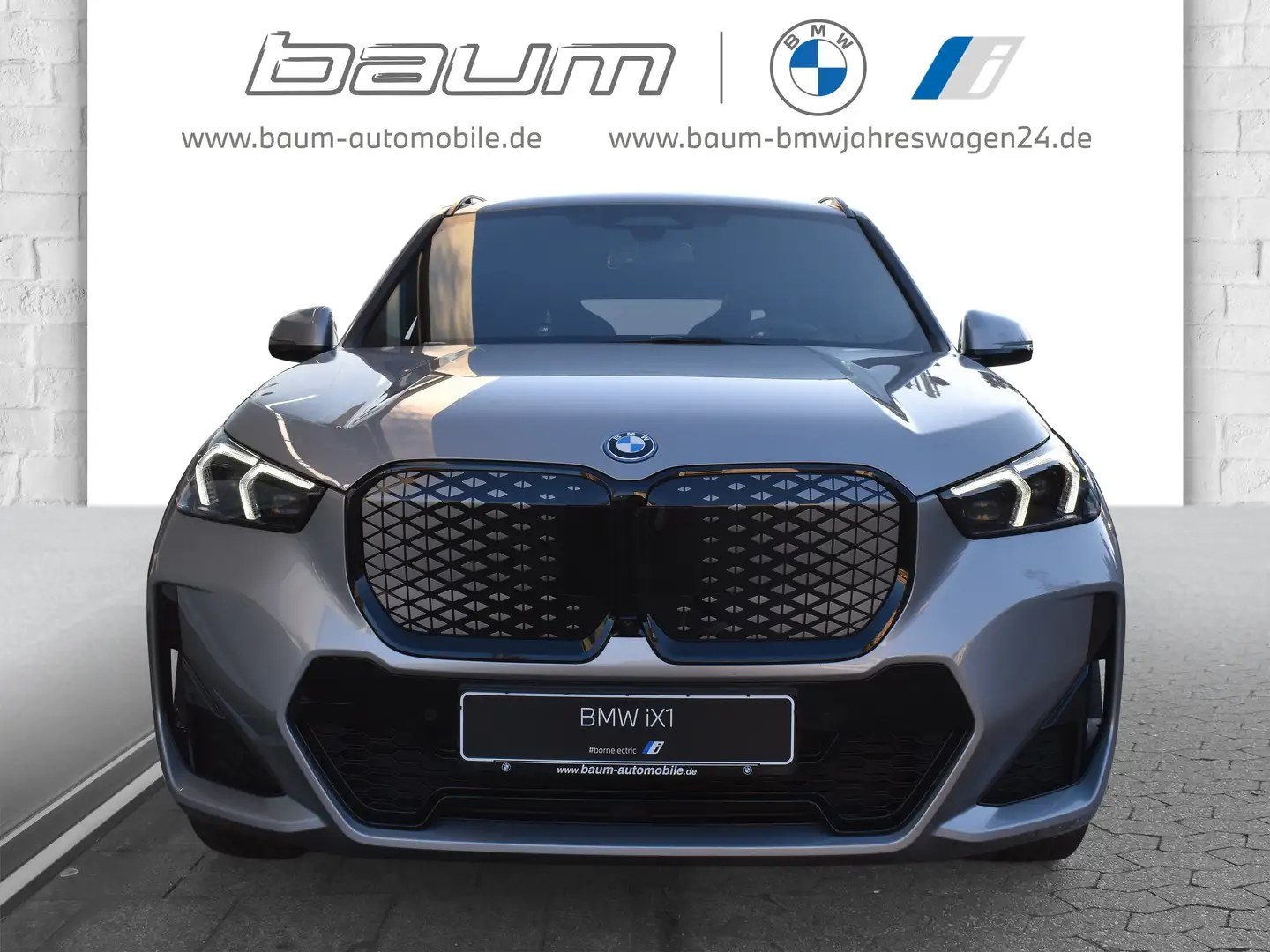 BMW iX1 xDrive30 M Sportpaket Head-Up HK HiFi DAB srebrna - 2