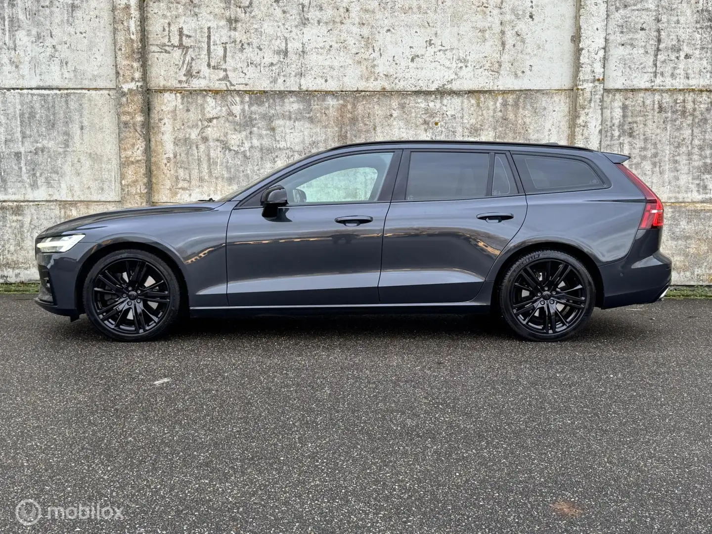 Volvo V60 2.0 T4 R-Design/360 vieuw/Trekhaak/BW Audio/ACC Grijs - 2