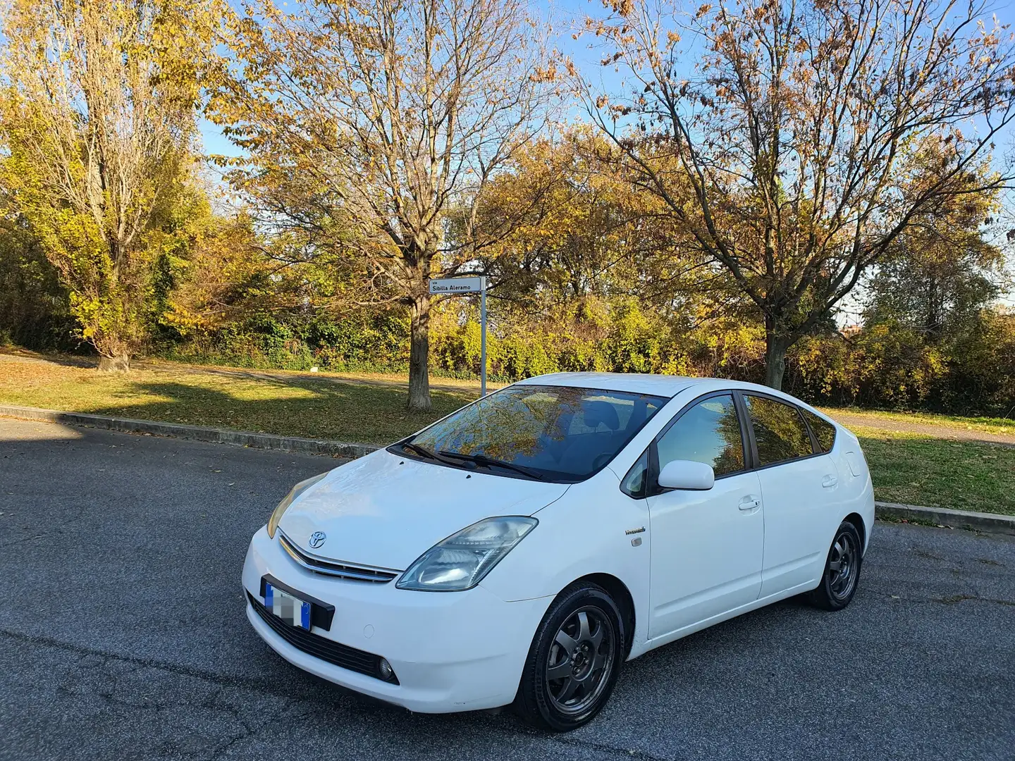 Toyota Prius 1.5 ibrida - 2