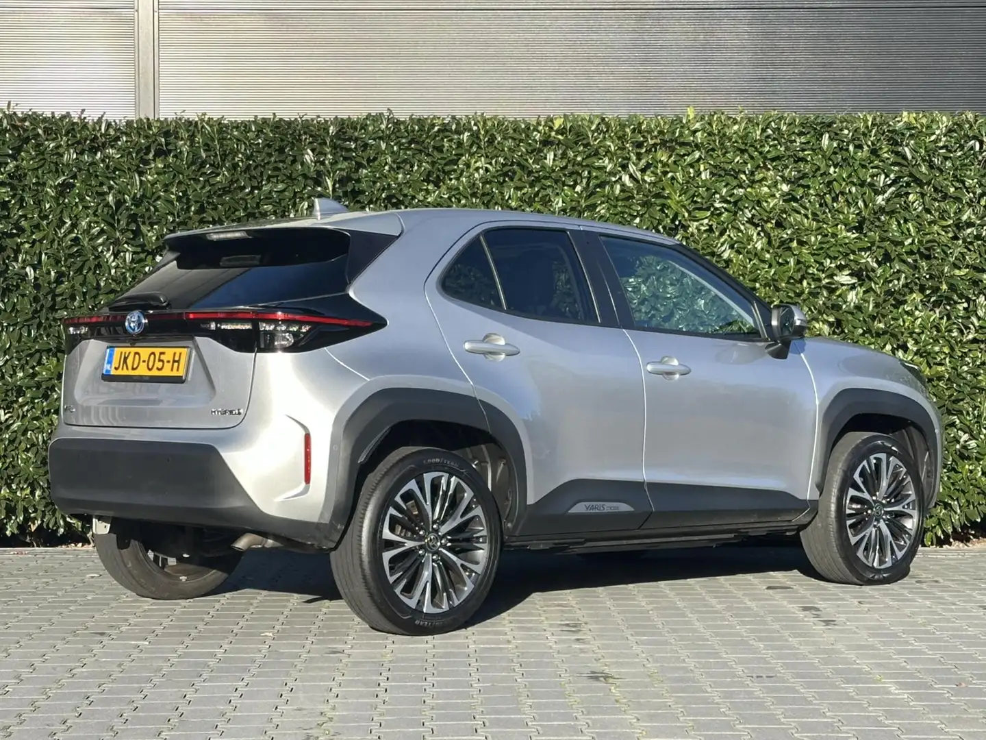 Toyota Yaris Cross 1.5 Hybrid ELEGANT, PANO, LEDER, ADAPT CRUISE, NAV Silber - 2