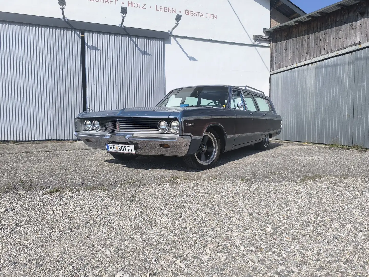 Chrysler Town & Country - 1