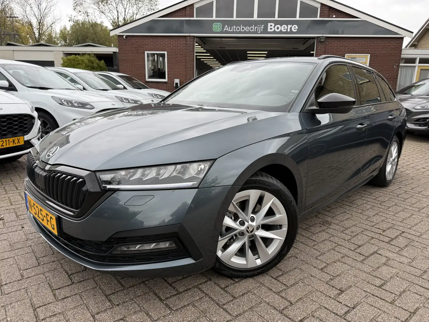 Skoda Octavia Combi 1.0 e-TSI Sport Business Navi, Camera, Carpl Grijs - 1