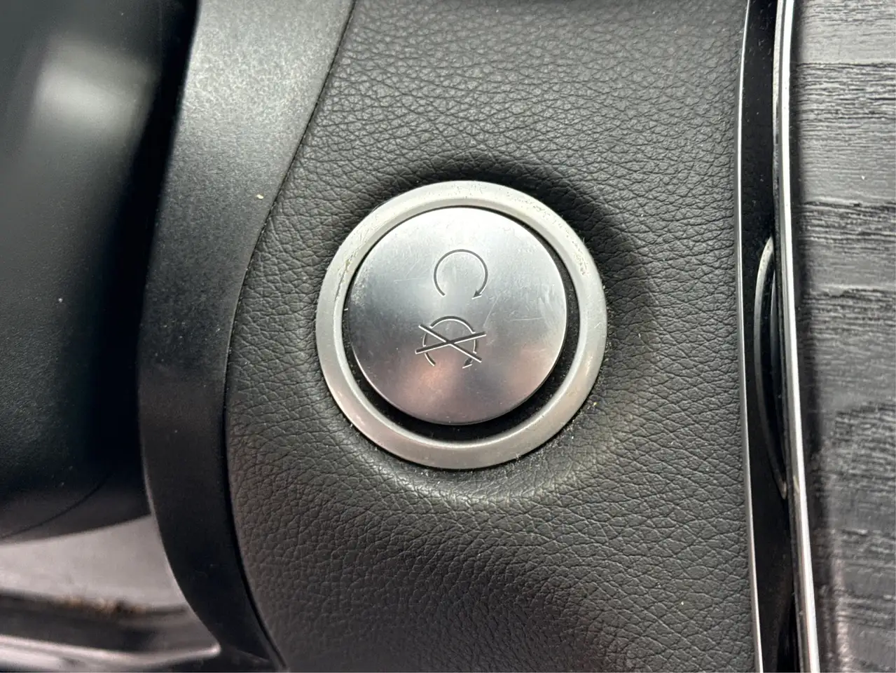 Mercedes-Benz C-Class снимка Mercedes-Benz C-Class