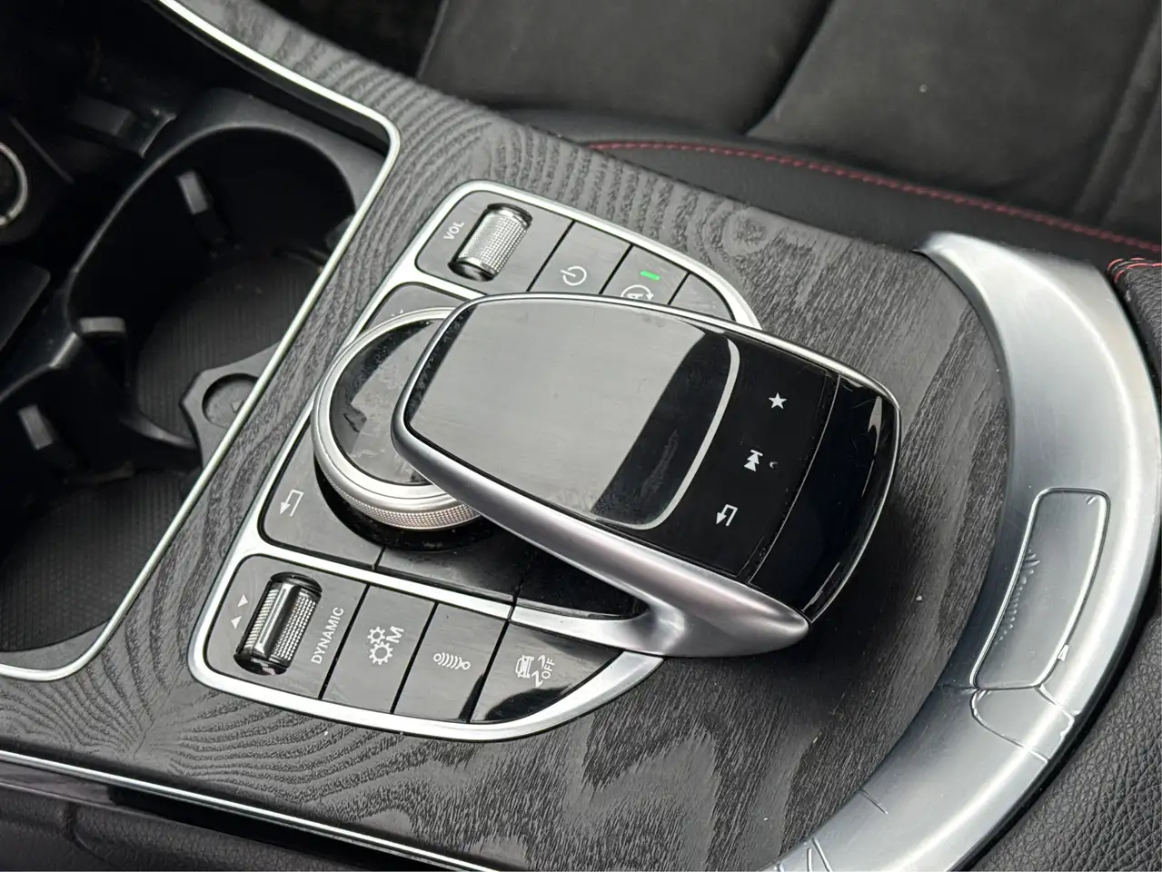 Mercedes-Benz C-Class снимка Mercedes-Benz C-Class