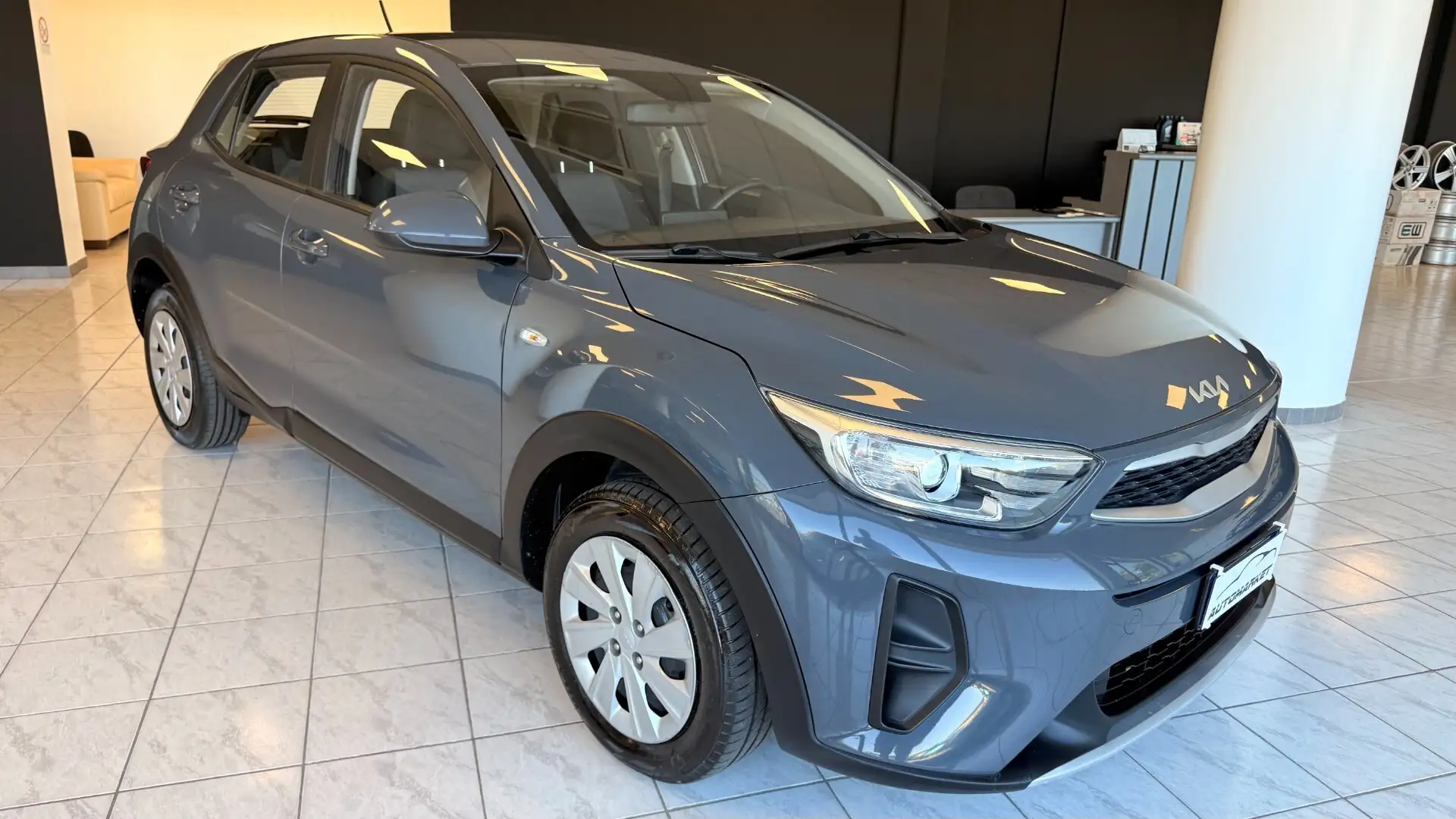 Kia Stonic 1.2 DPI Urban Grigio - 2