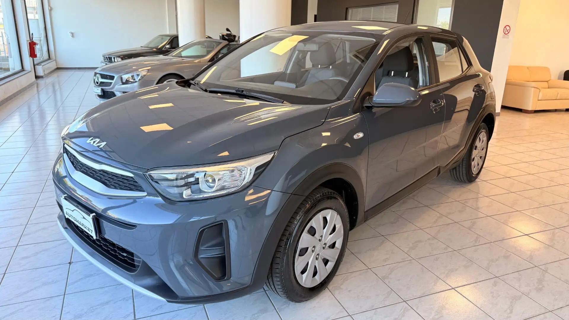 Kia Stonic 1.2 DPI Urban Grigio - 1