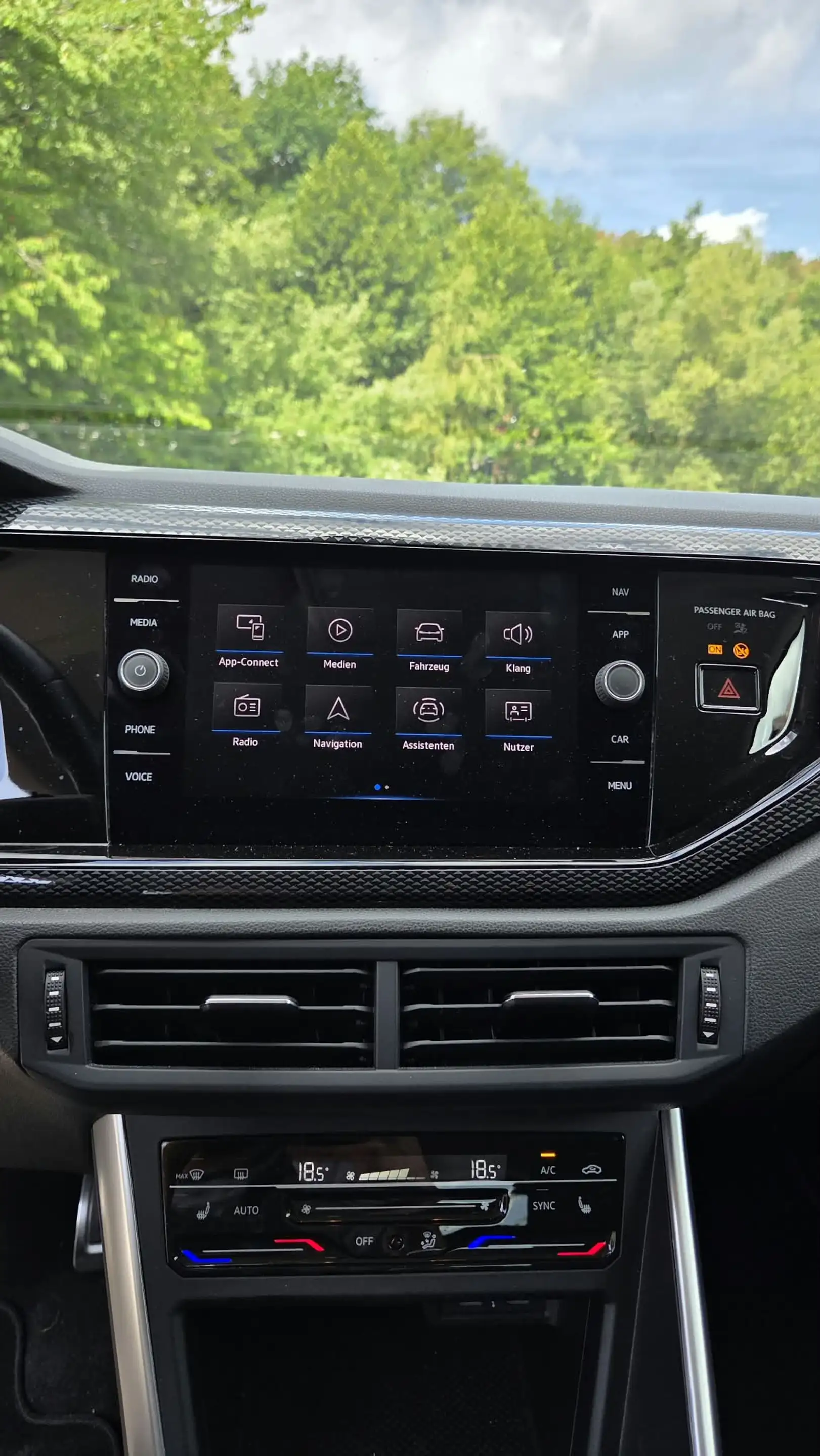 Volkswagen Polo Active — photo 12