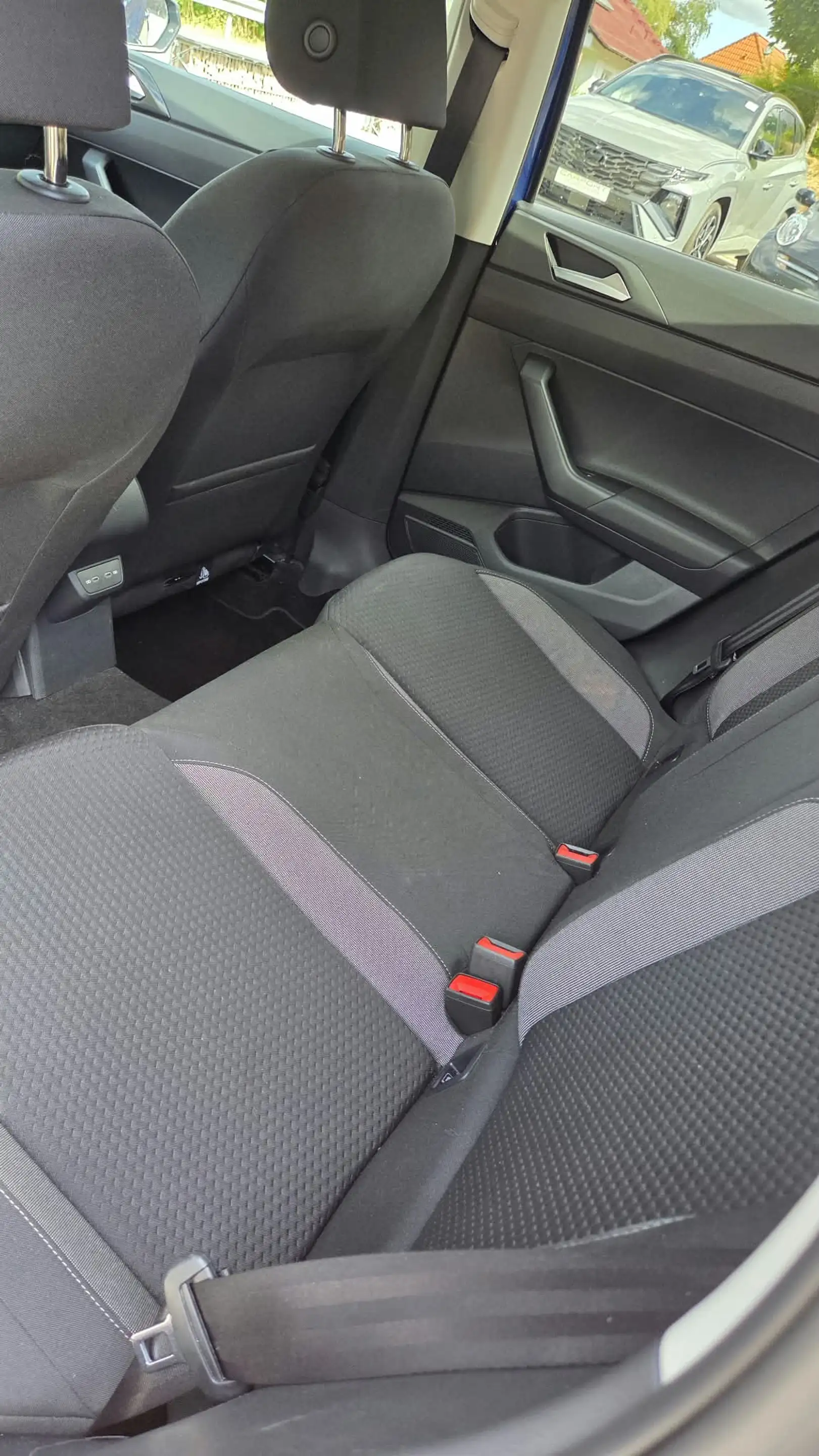 Volkswagen Polo Active — photo 11